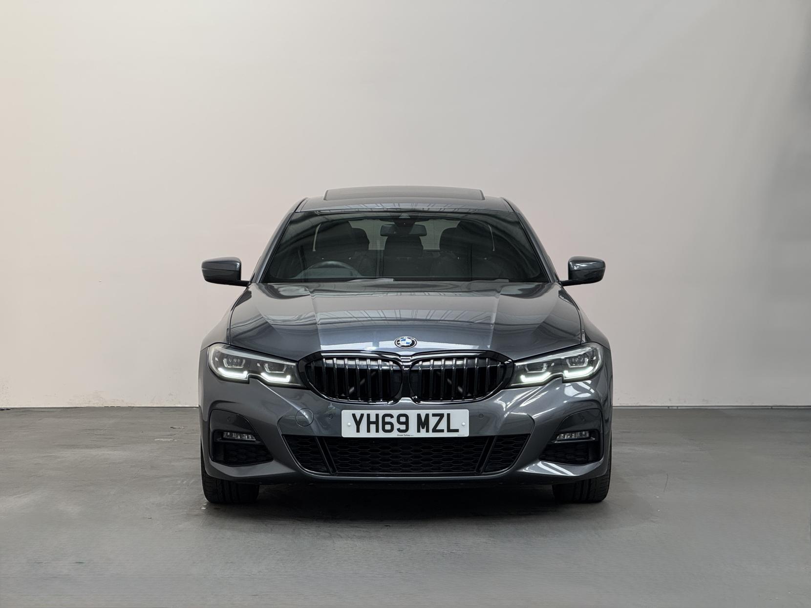 BMW 3 Series view 5