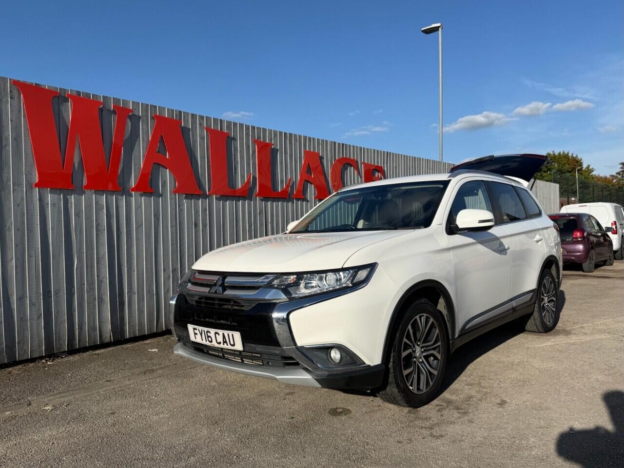 Mitsubishi Outlander view 15