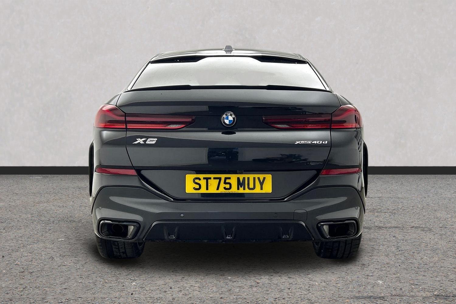 BMW X6 view 16