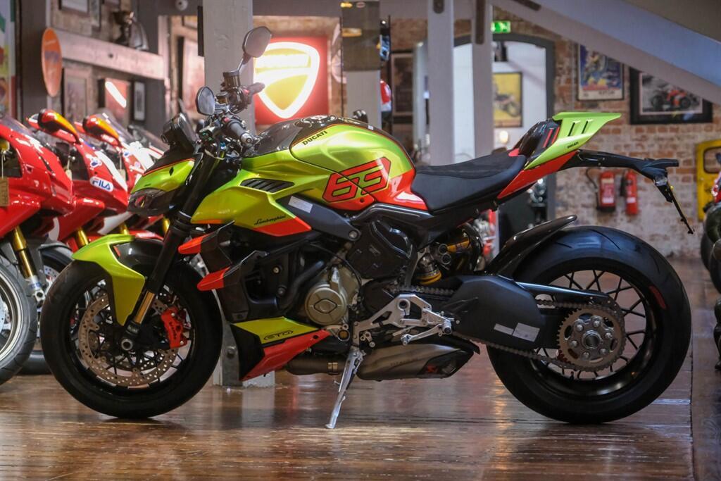Ducati Streetfighter V4 view 2