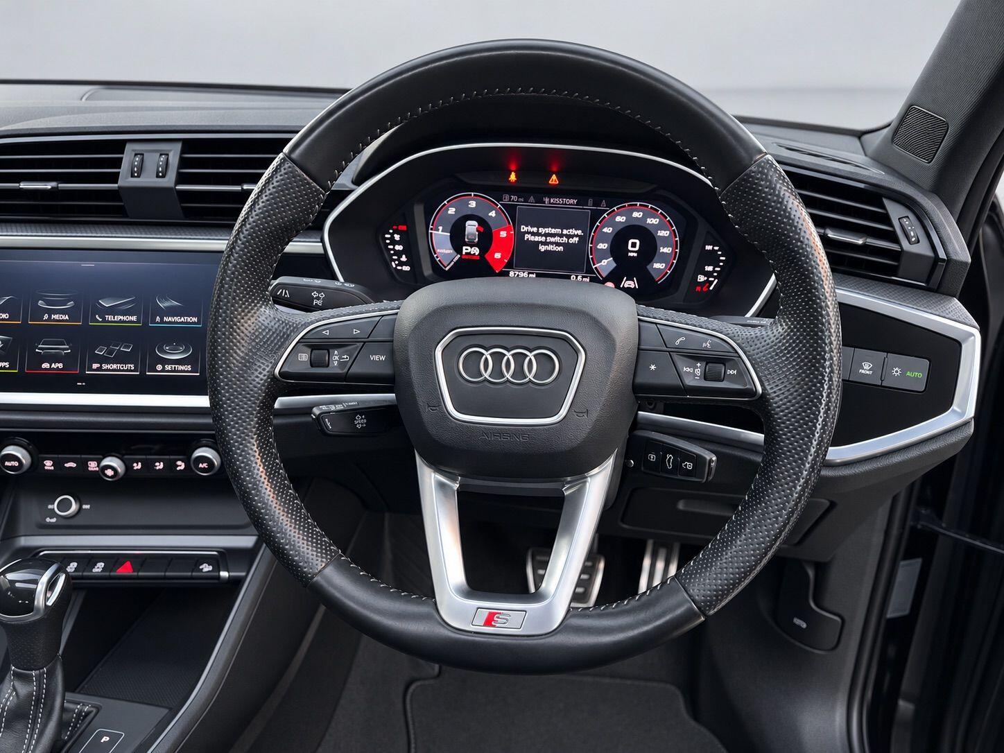 Audi Q3 view 28