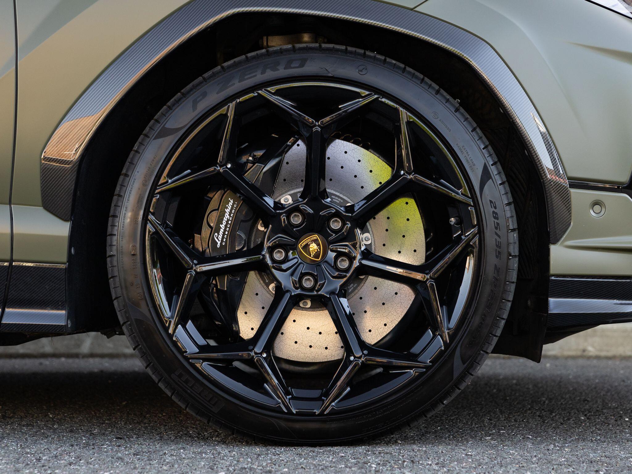 Lamborghini Urus view 9