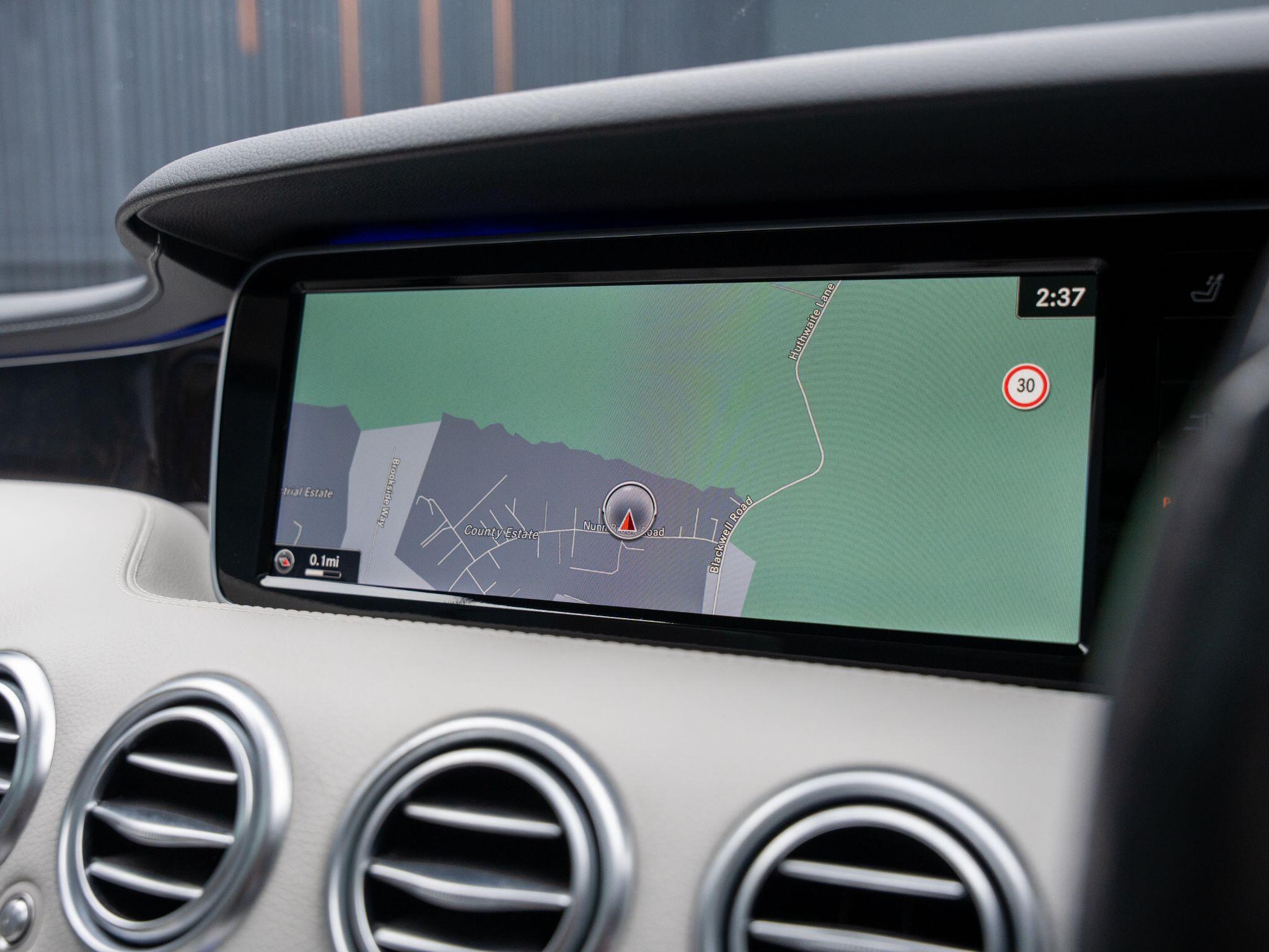 Mercedes-Benz S-Class view 12