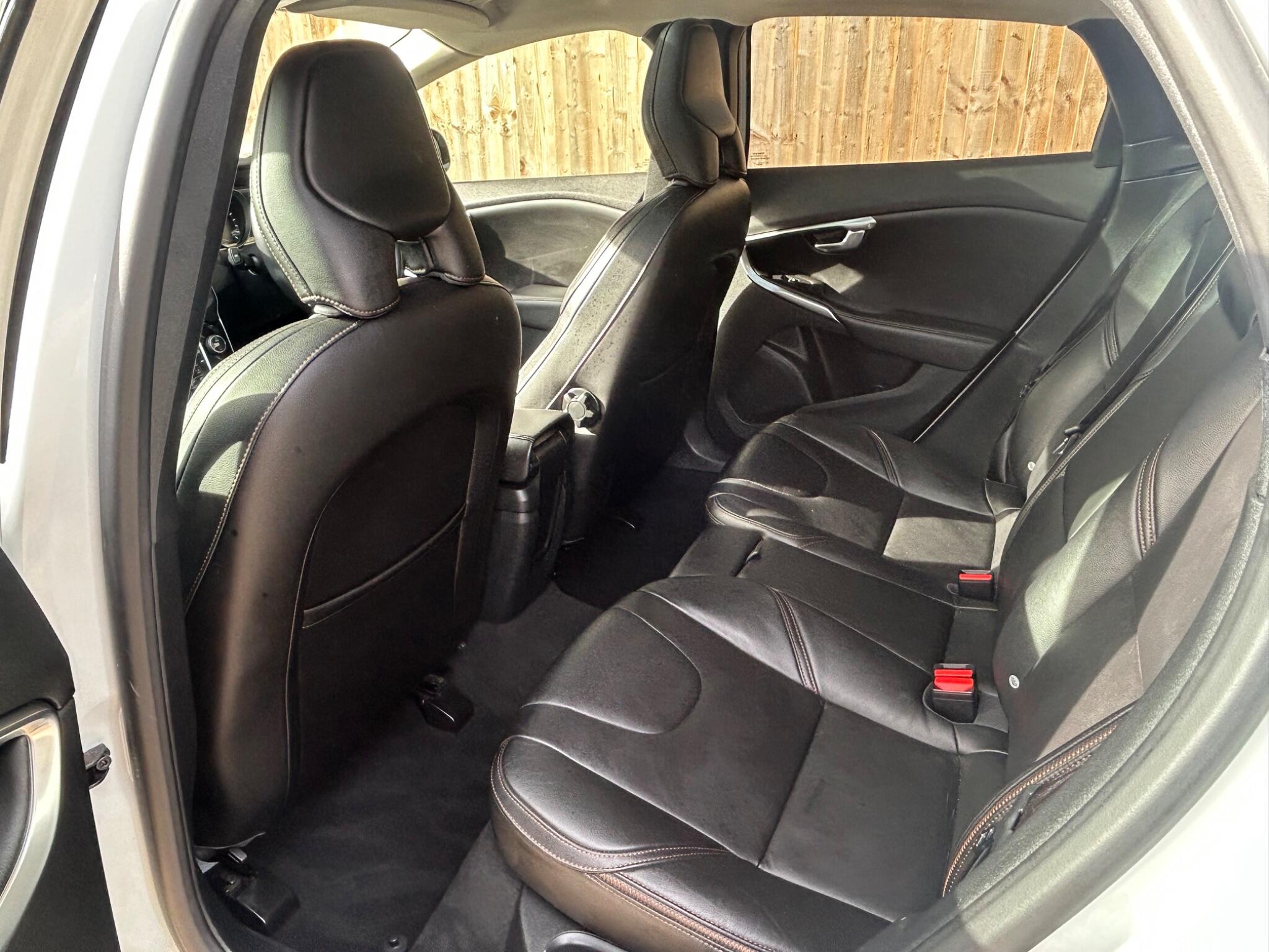Volvo V40 Cross Country view 34