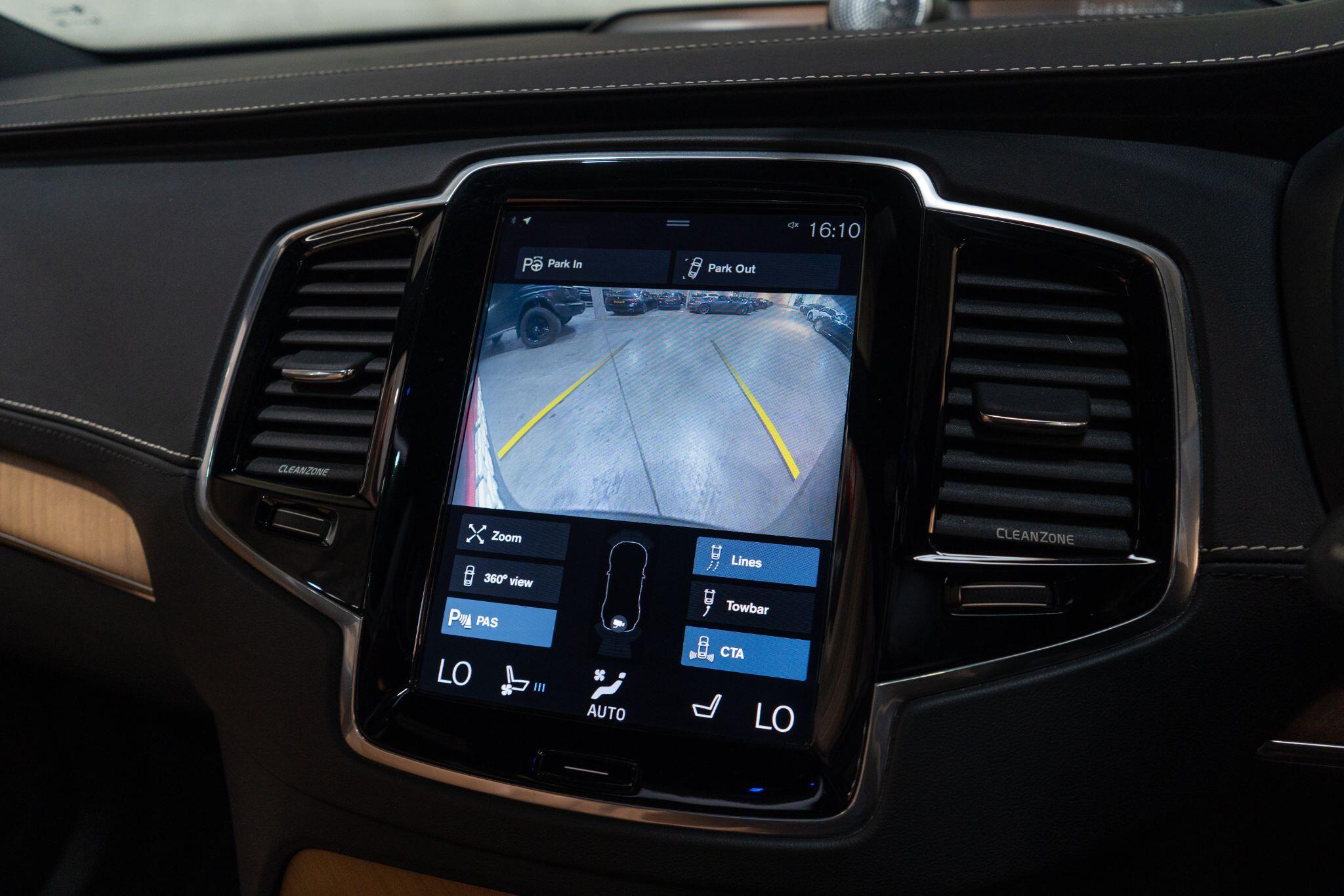 Volvo XC90 view 26