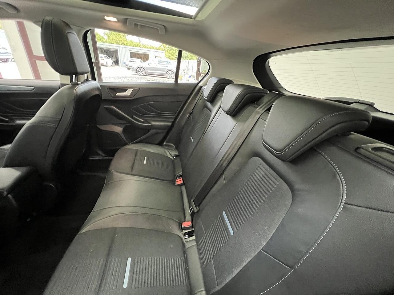 Ford Focus view 17