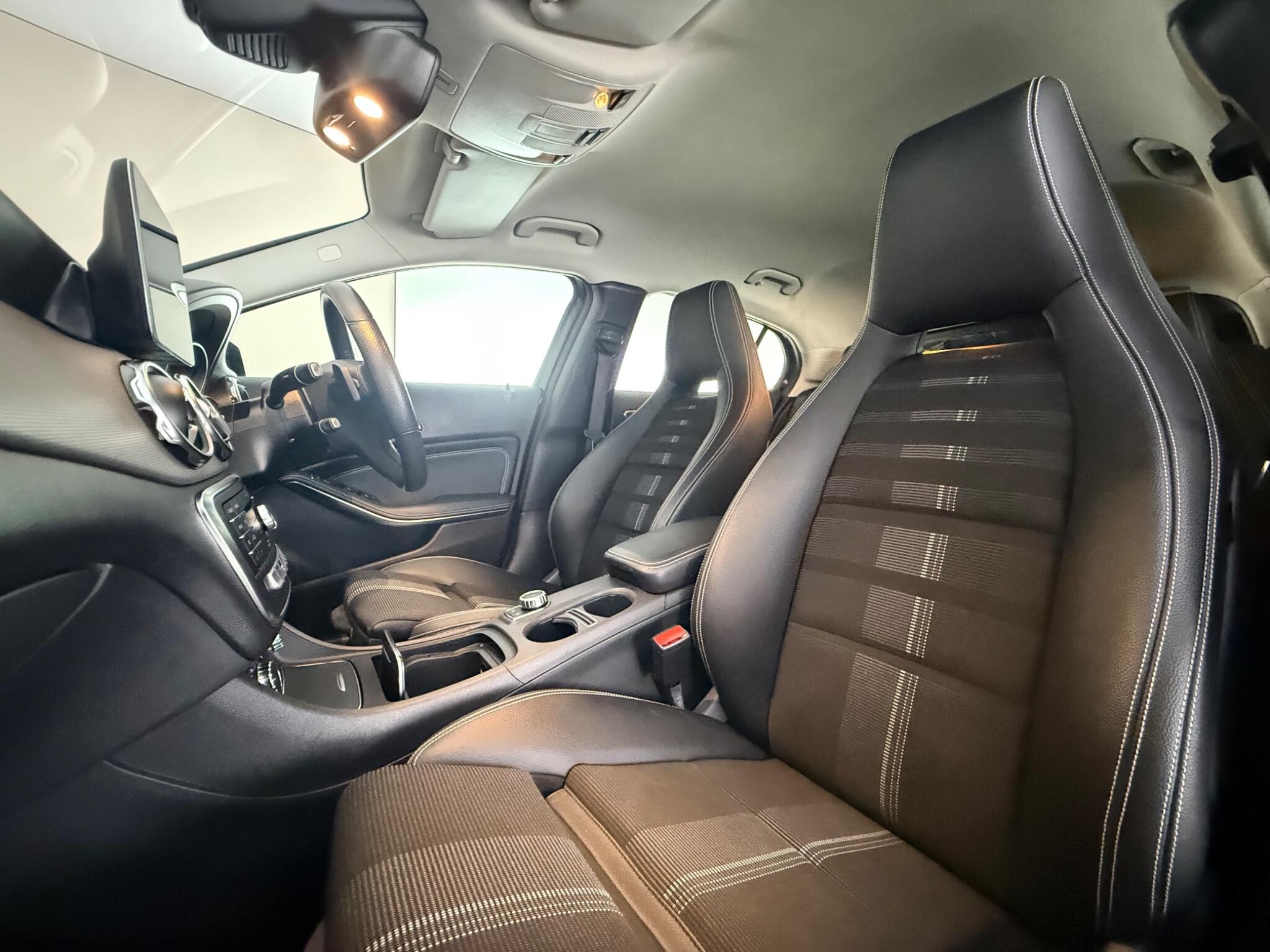 Mercedes-Benz GLA view 30