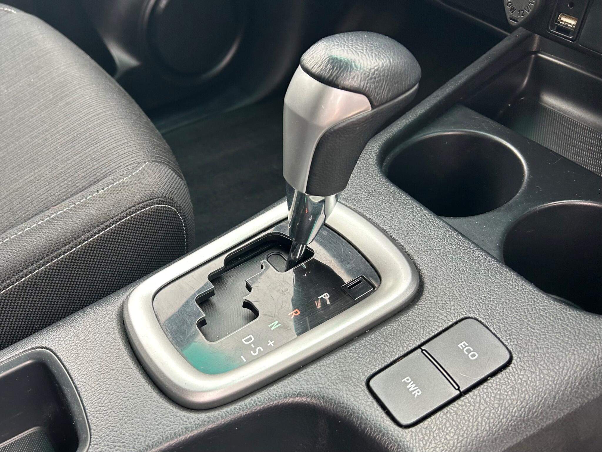 Toyota Hilux view 38