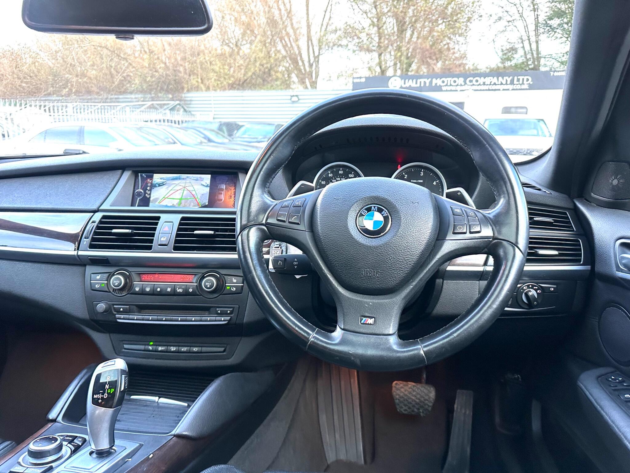 BMW X6 view 22