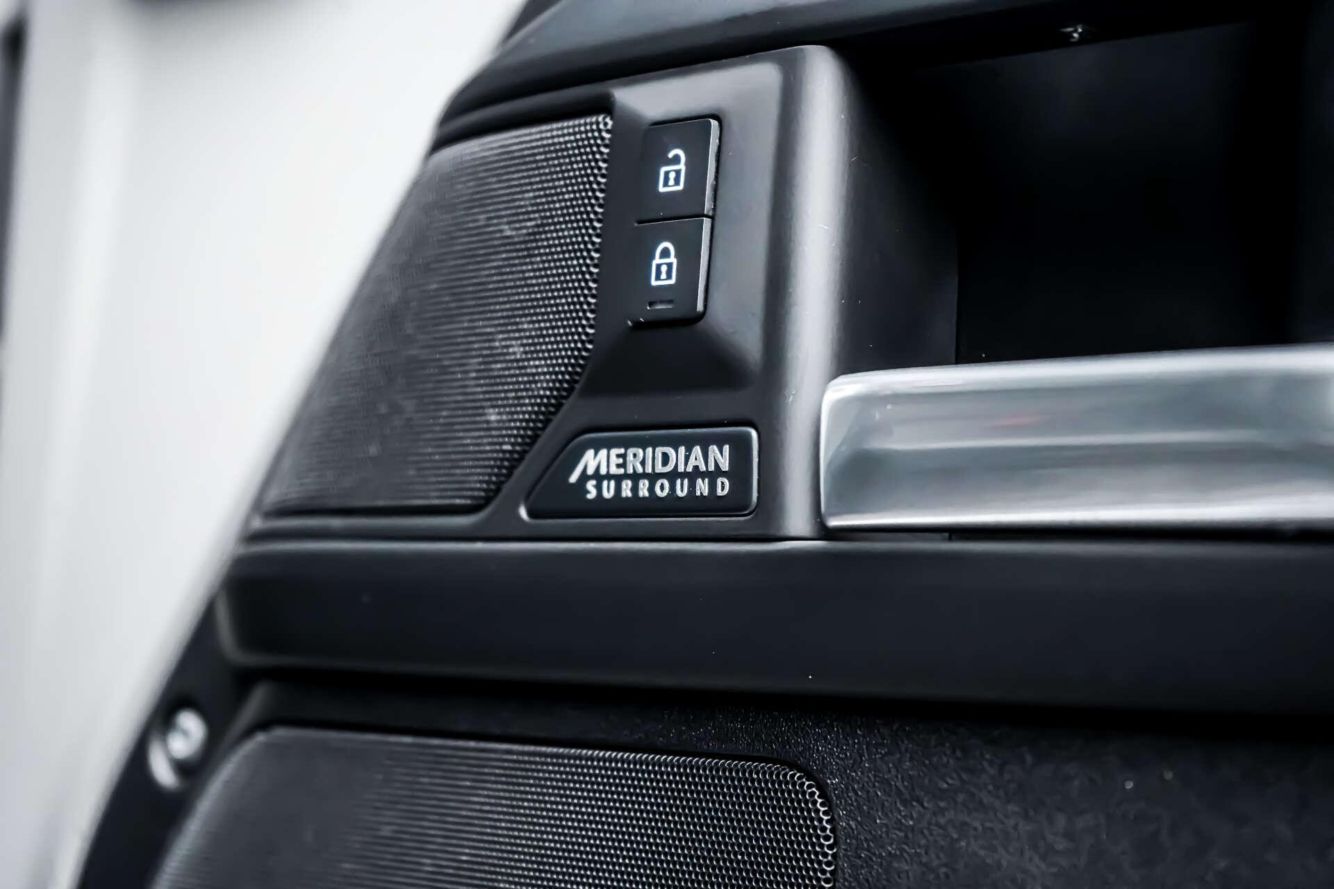 Land Rover Defender 90 view 27