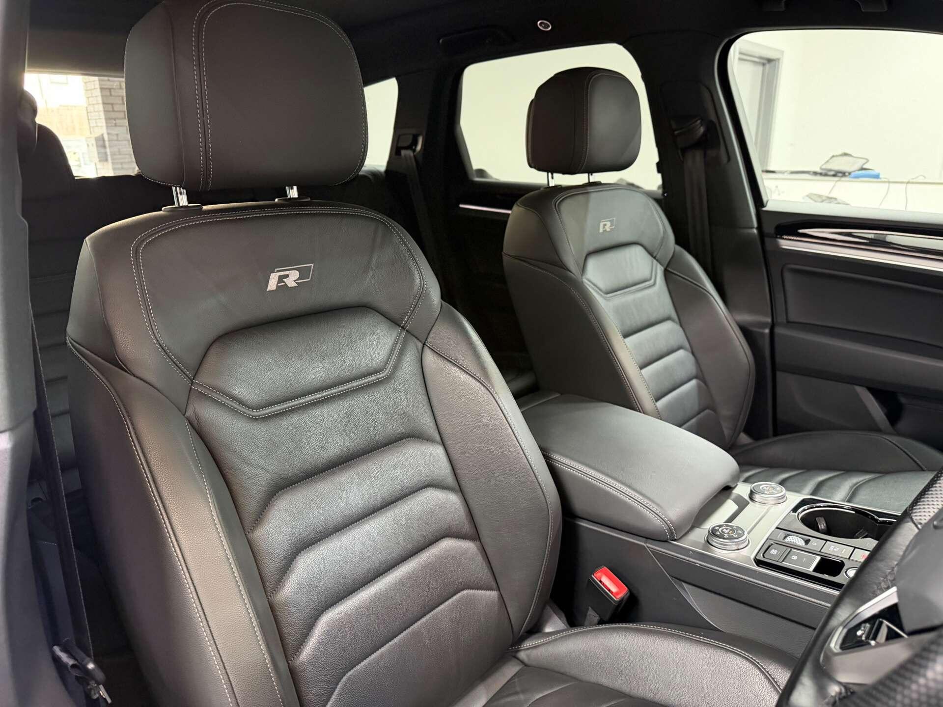 Volkswagen Touareg view 7