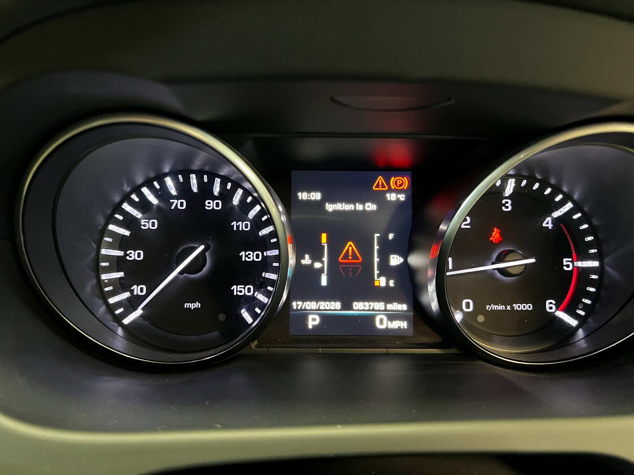 Land Rover Discovery Sport view 36