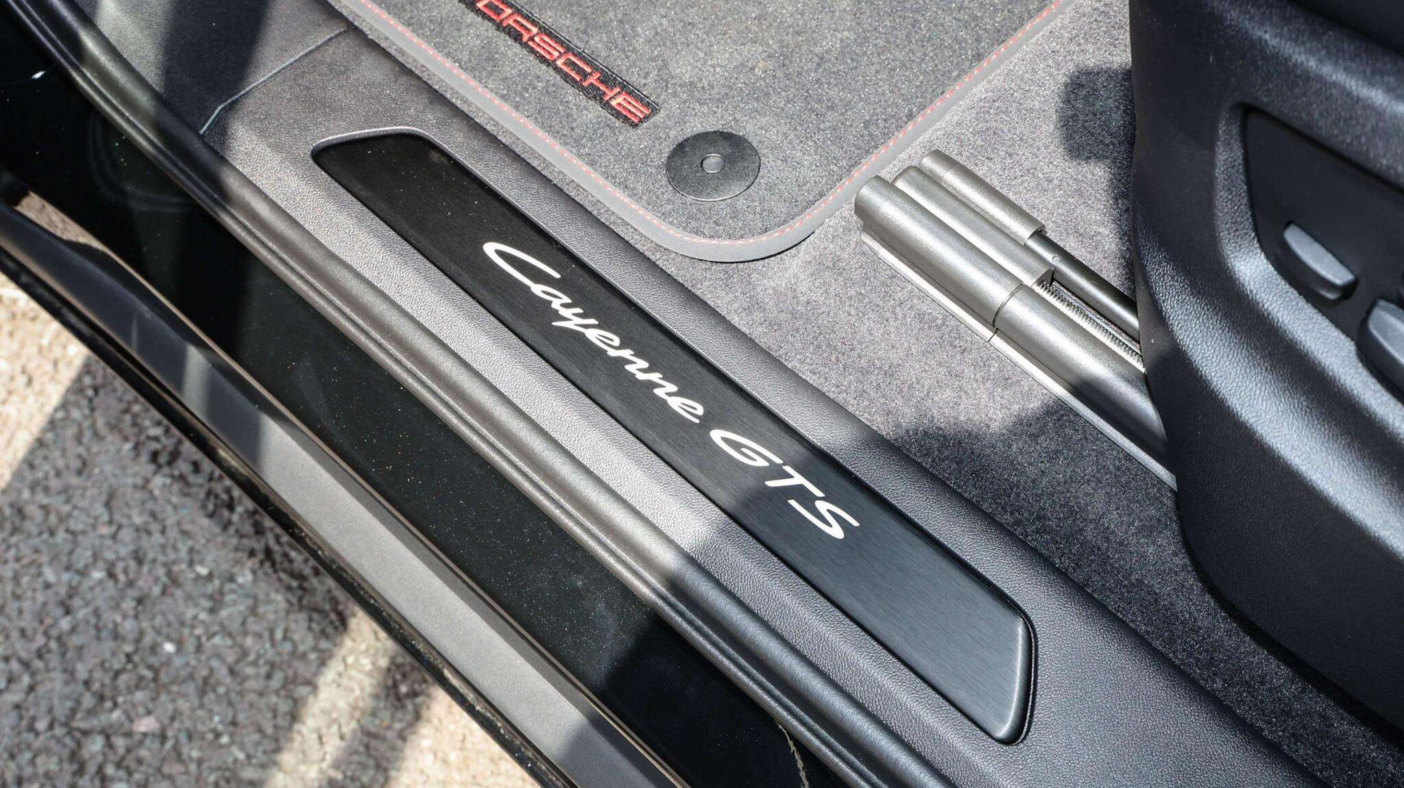 Porsche Cayenne view 29