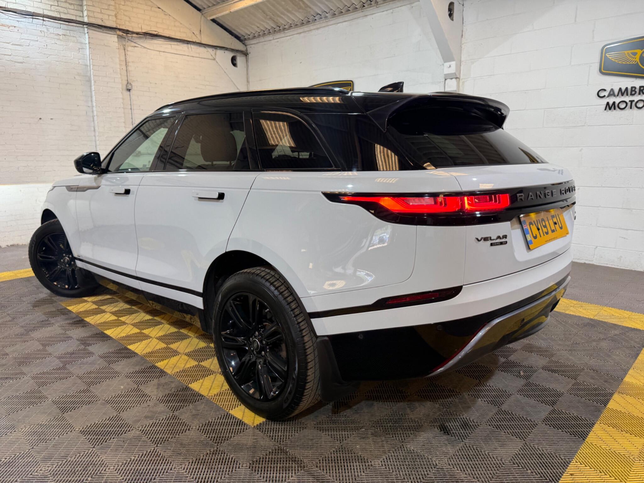 Land Rover Range Rover Velar view 2