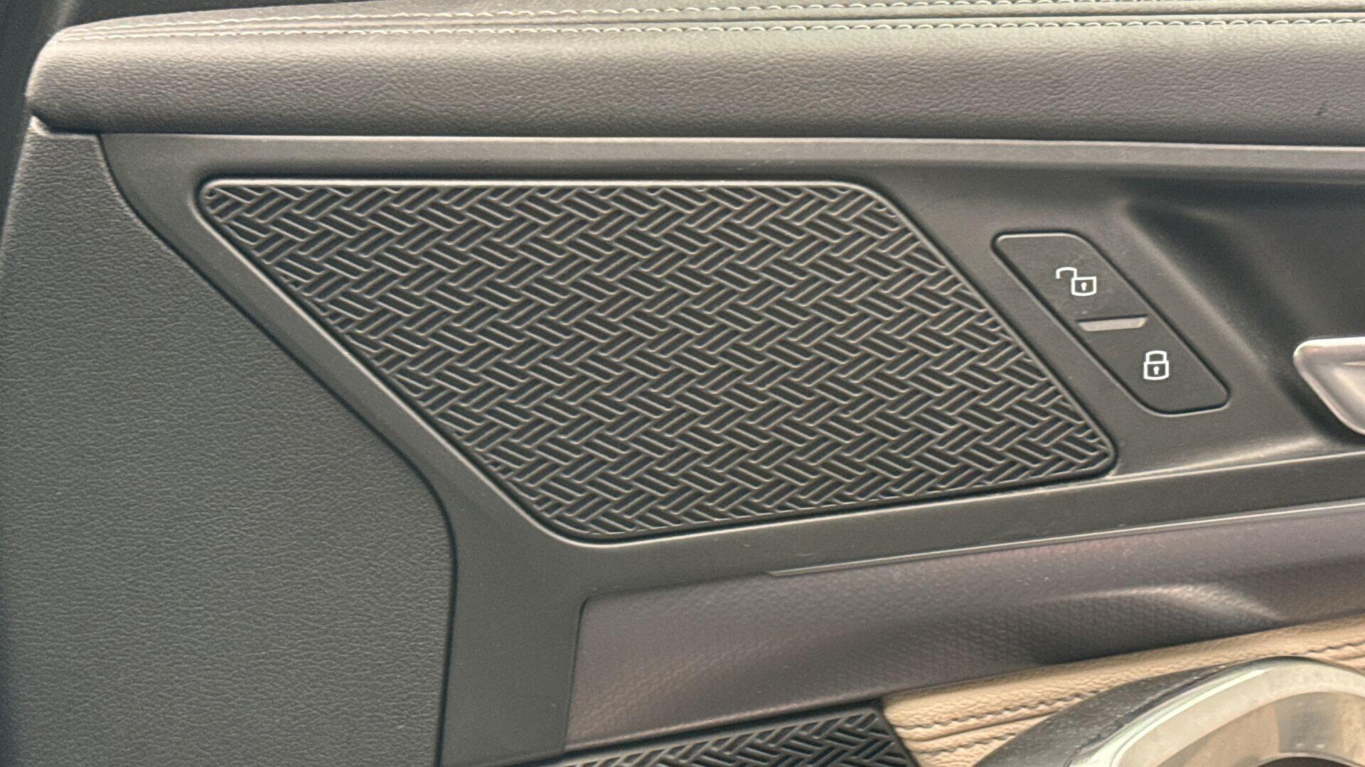BMW Ix1 view 21