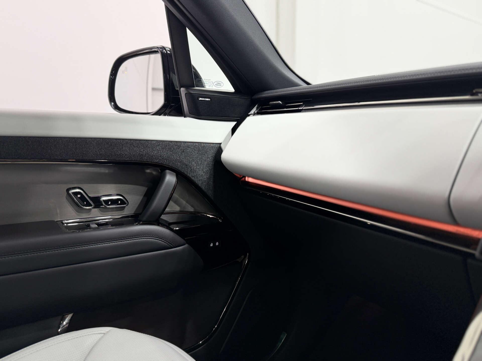 Land Rover Range Rover Sport view 32