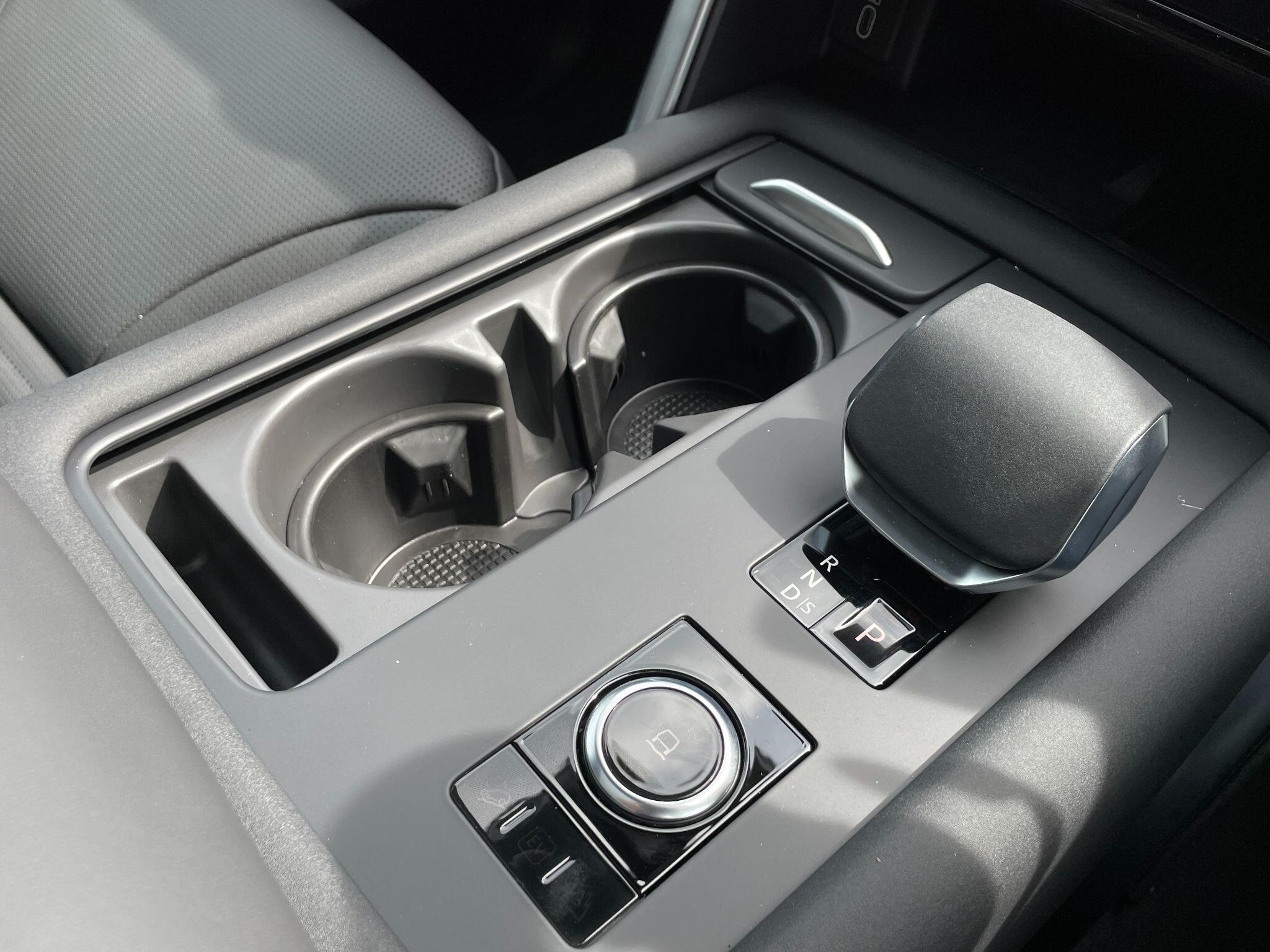 Land Rover Discovery view 11