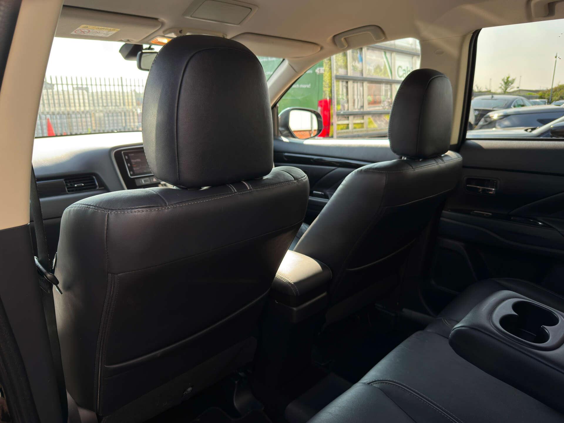 Mitsubishi Outlander view 32
