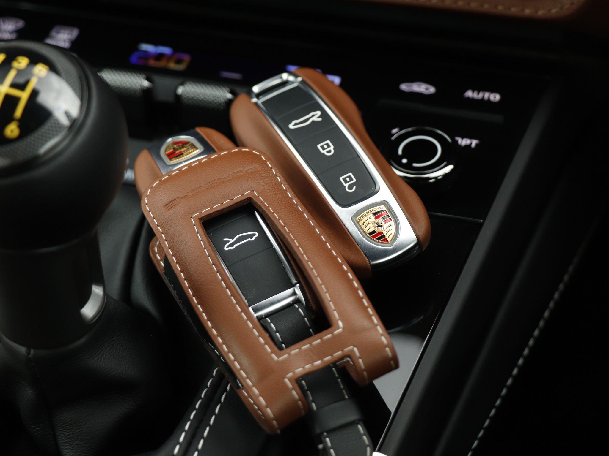 Porsche 911 view 19