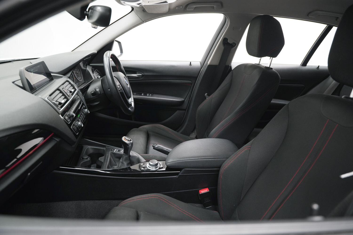 BMW 1 Series view 24