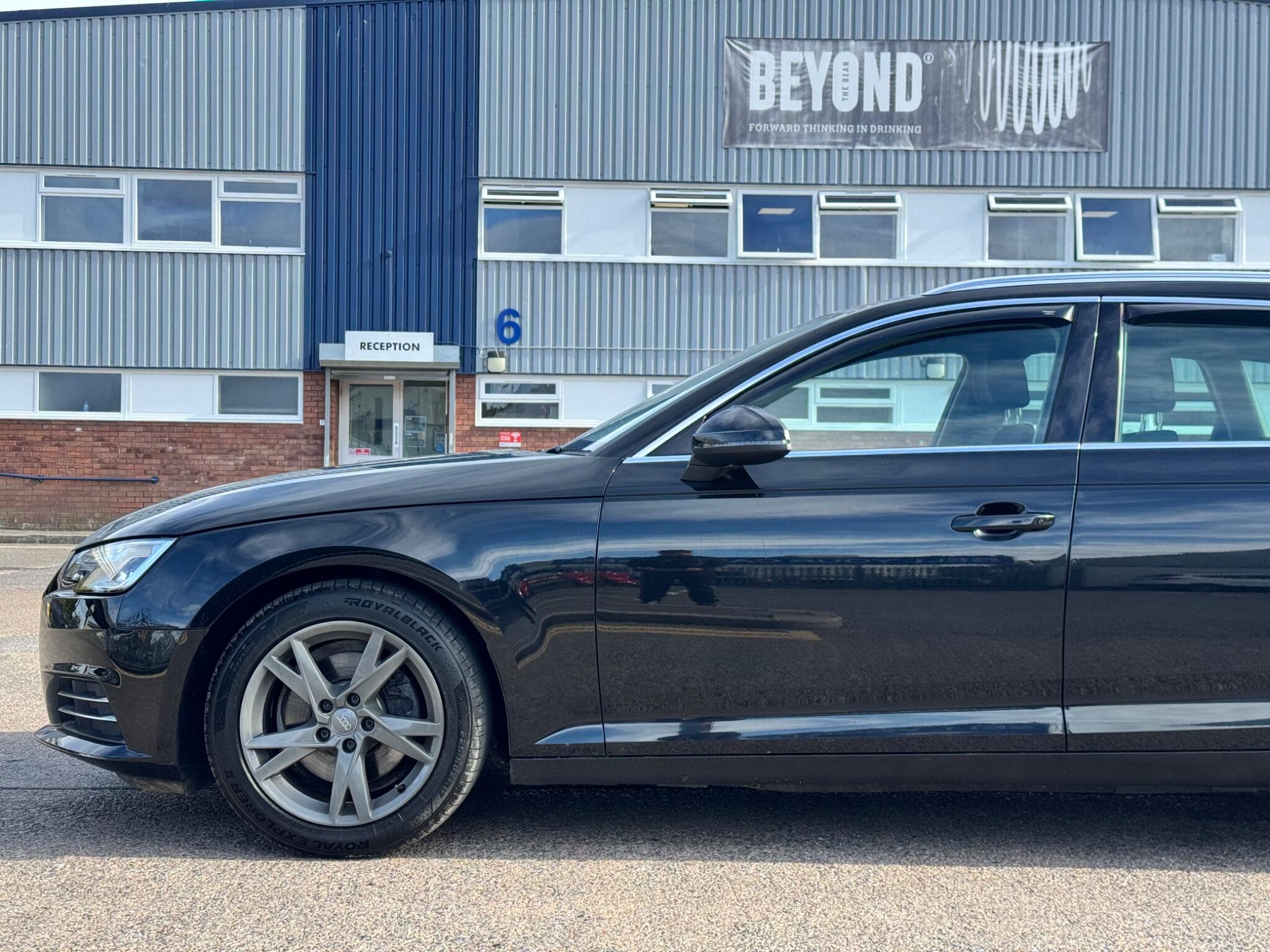 Audi A4 view 10