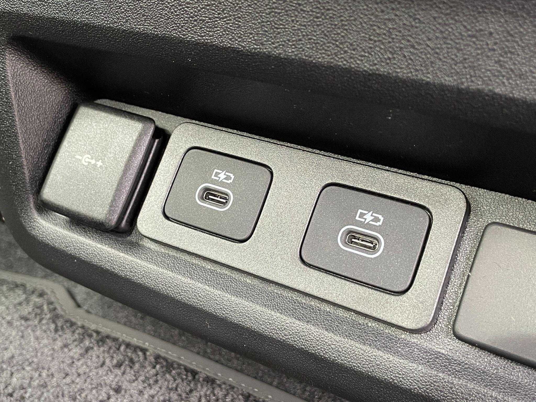 Land Rover Discovery view 19