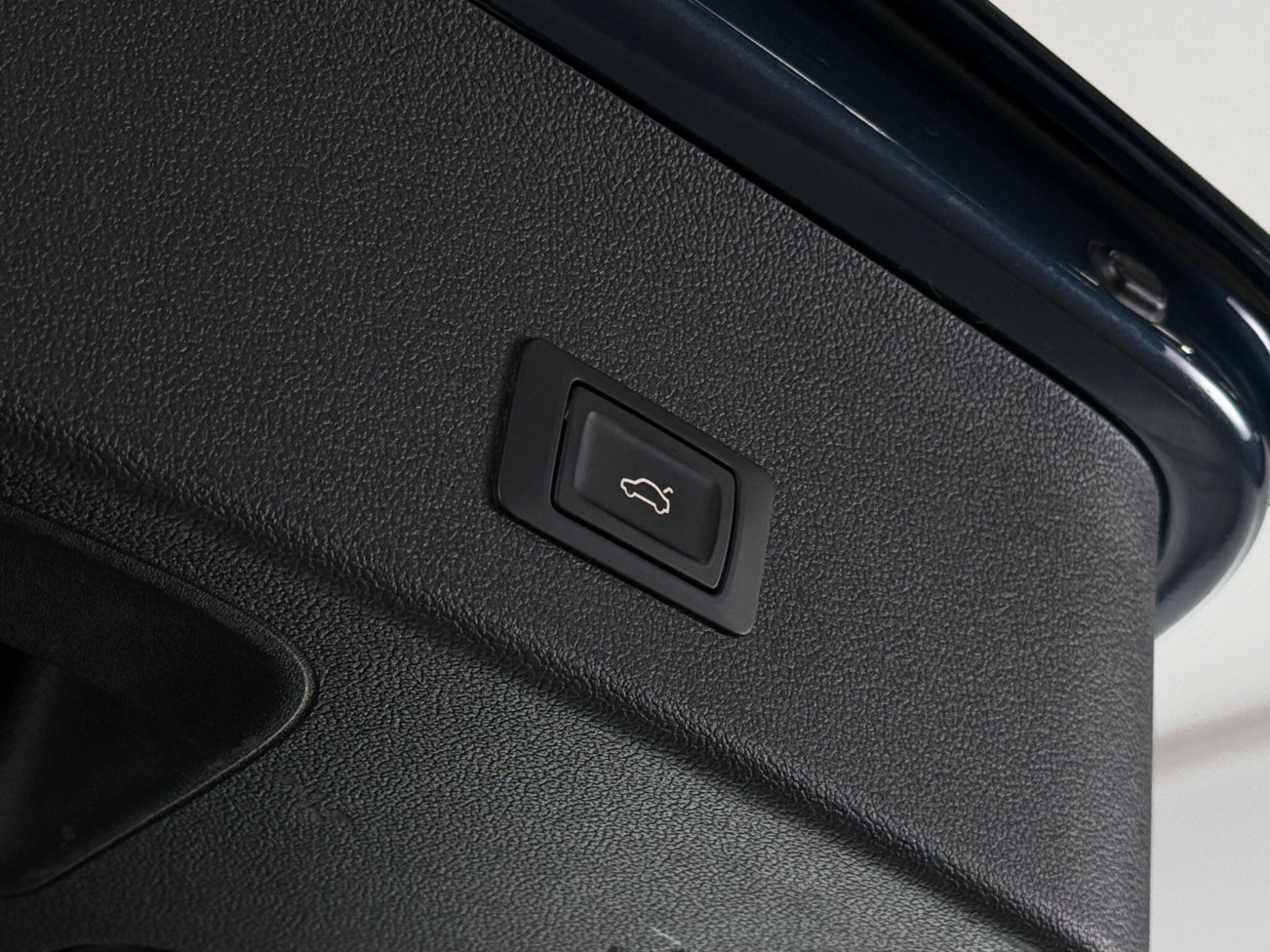 Audi A4 view 10