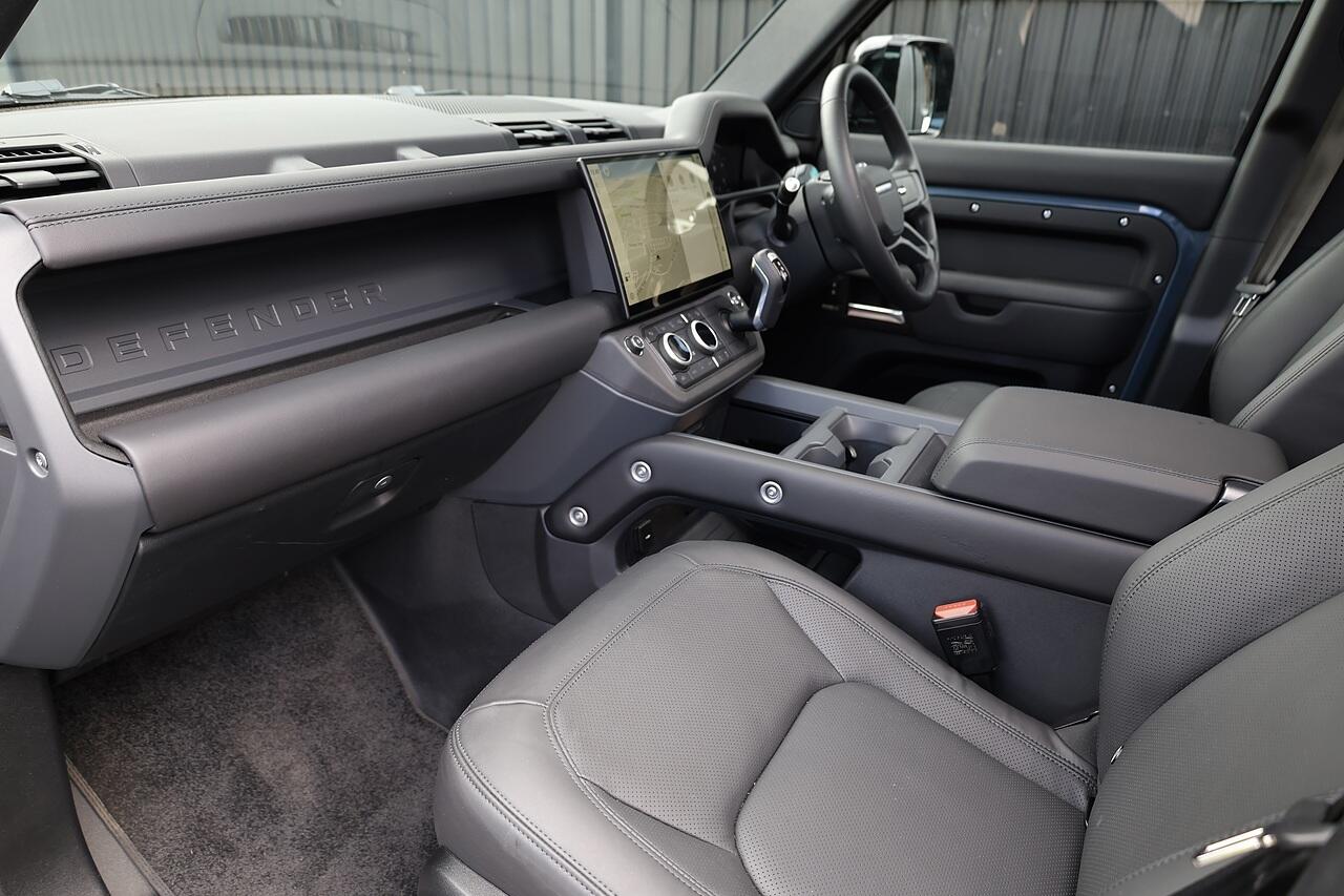 Land Rover Defender 110 view 3