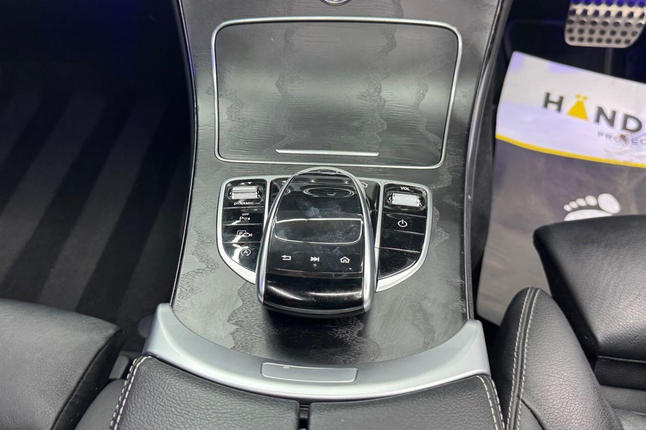 Mercedes-Benz C-Class view 26