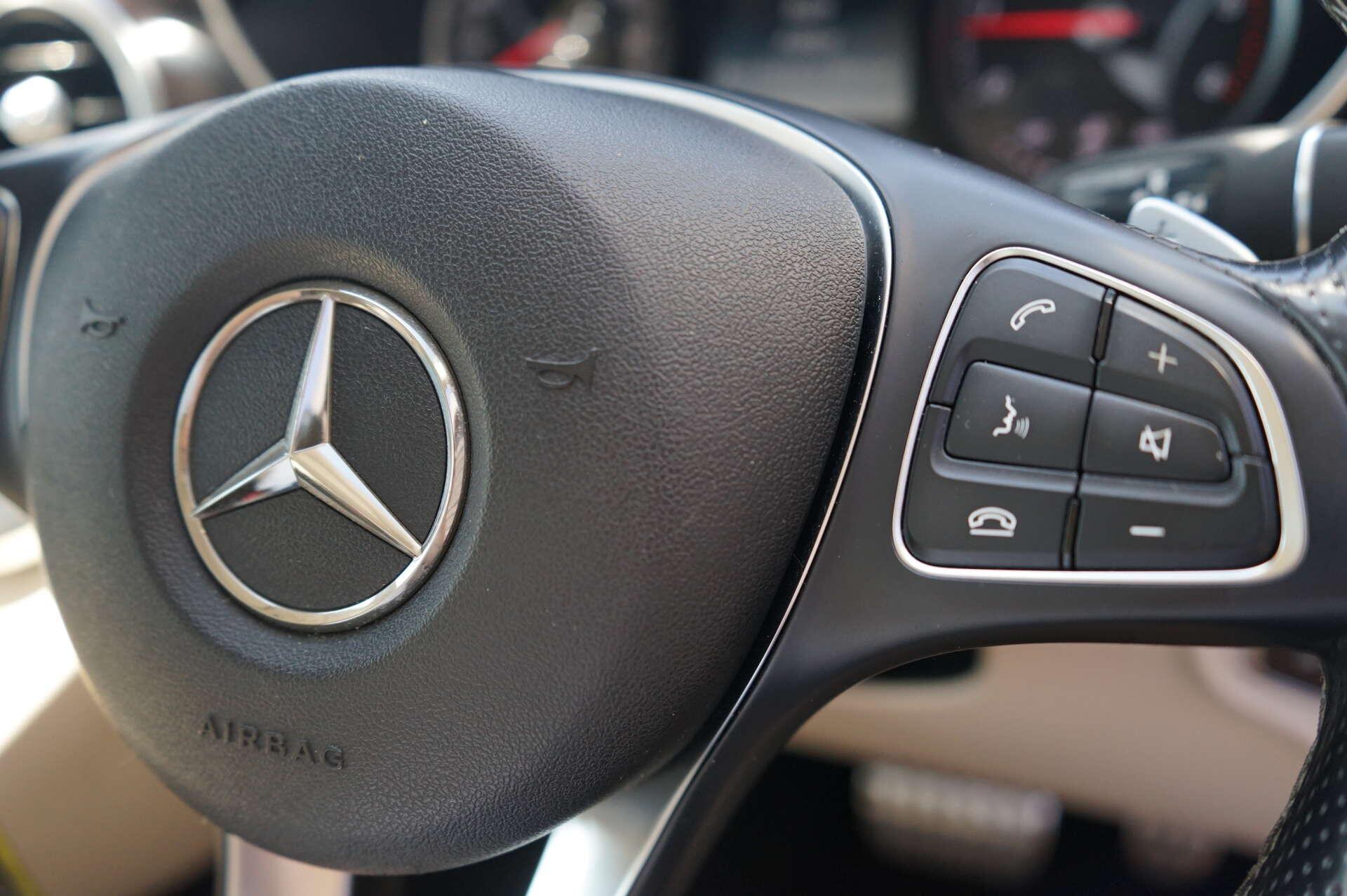 Mercedes-Benz V-Class view 27