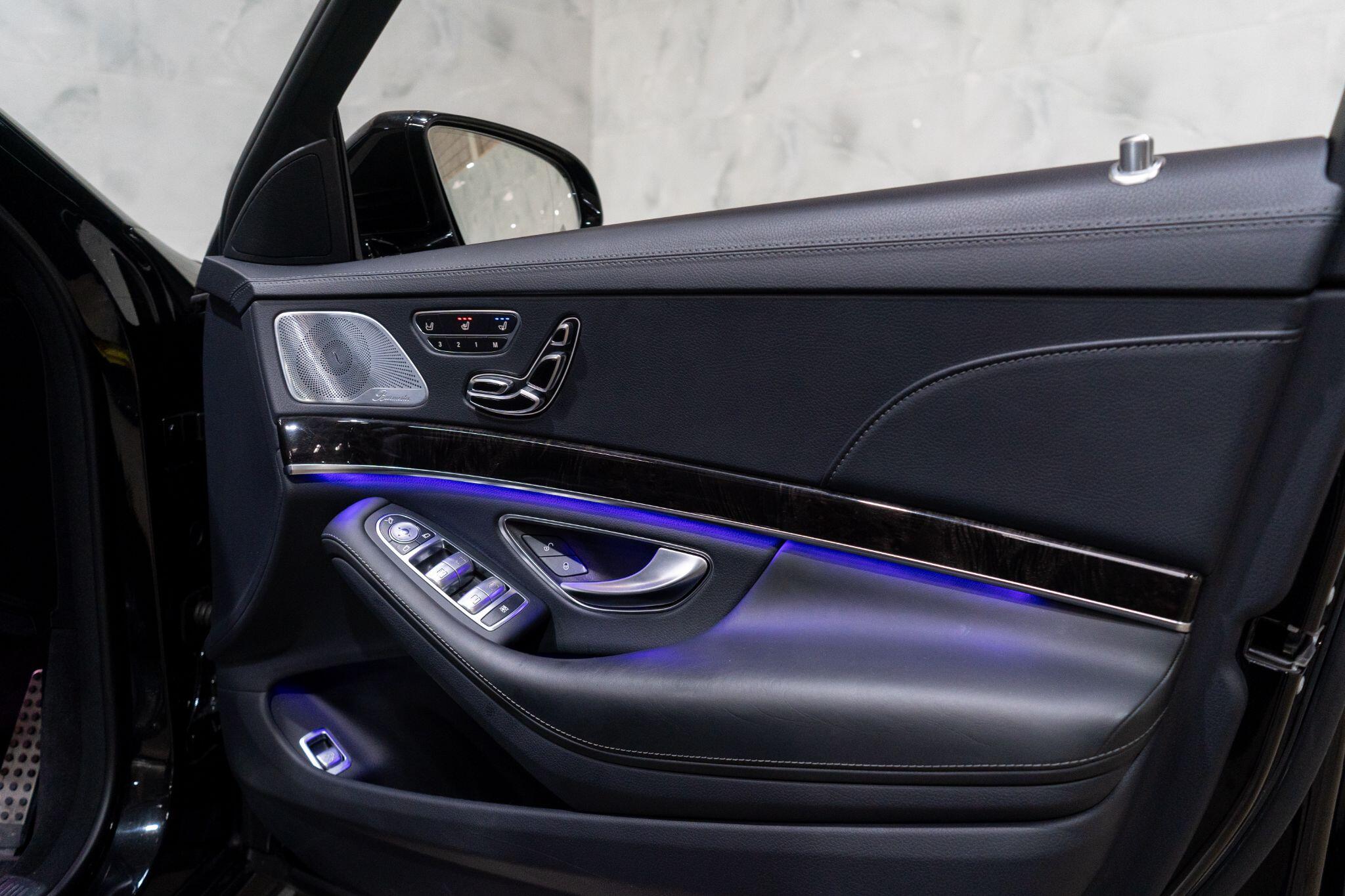 Mercedes-Benz S-Class view 24