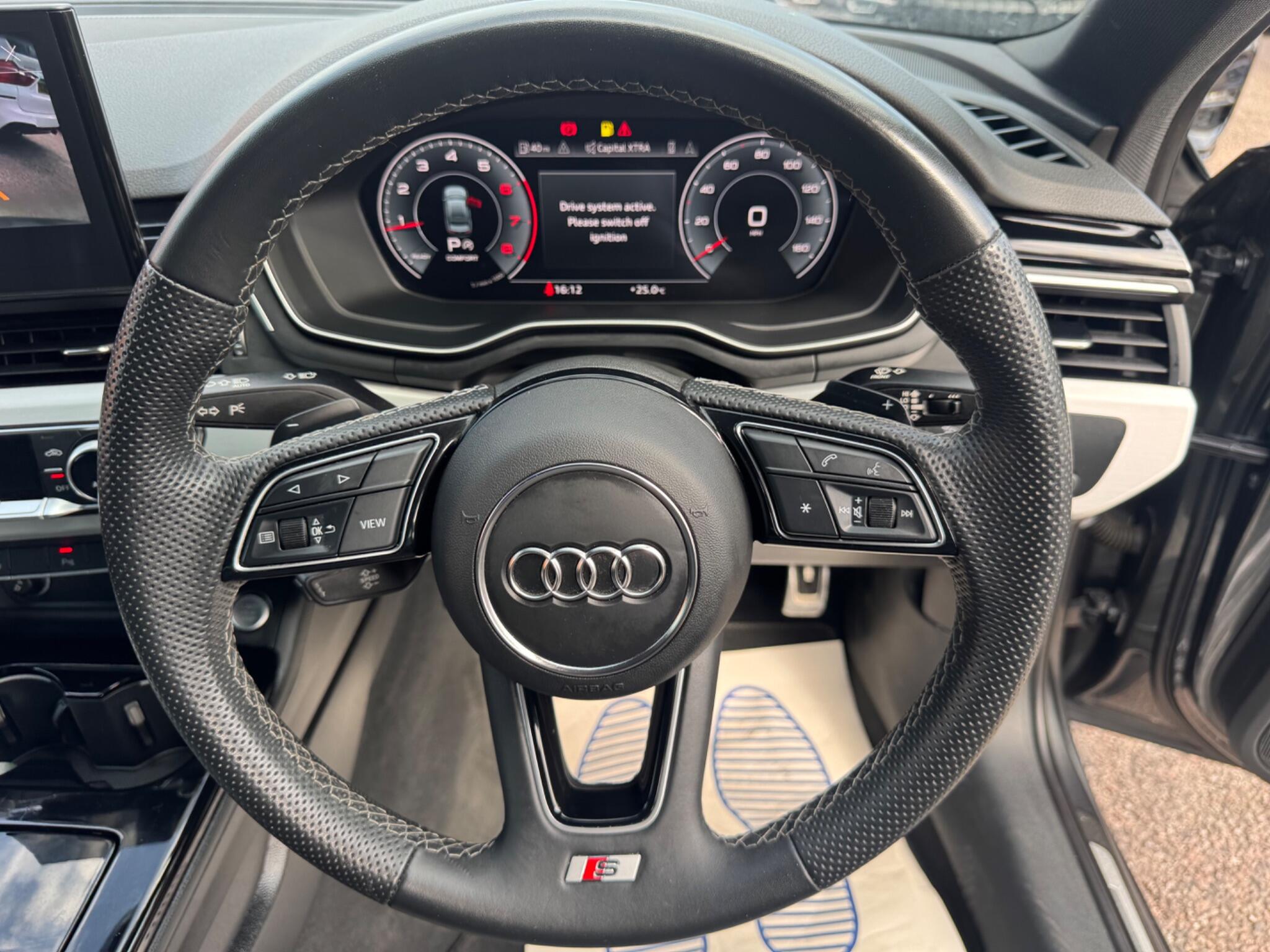 Audi A4 view 14