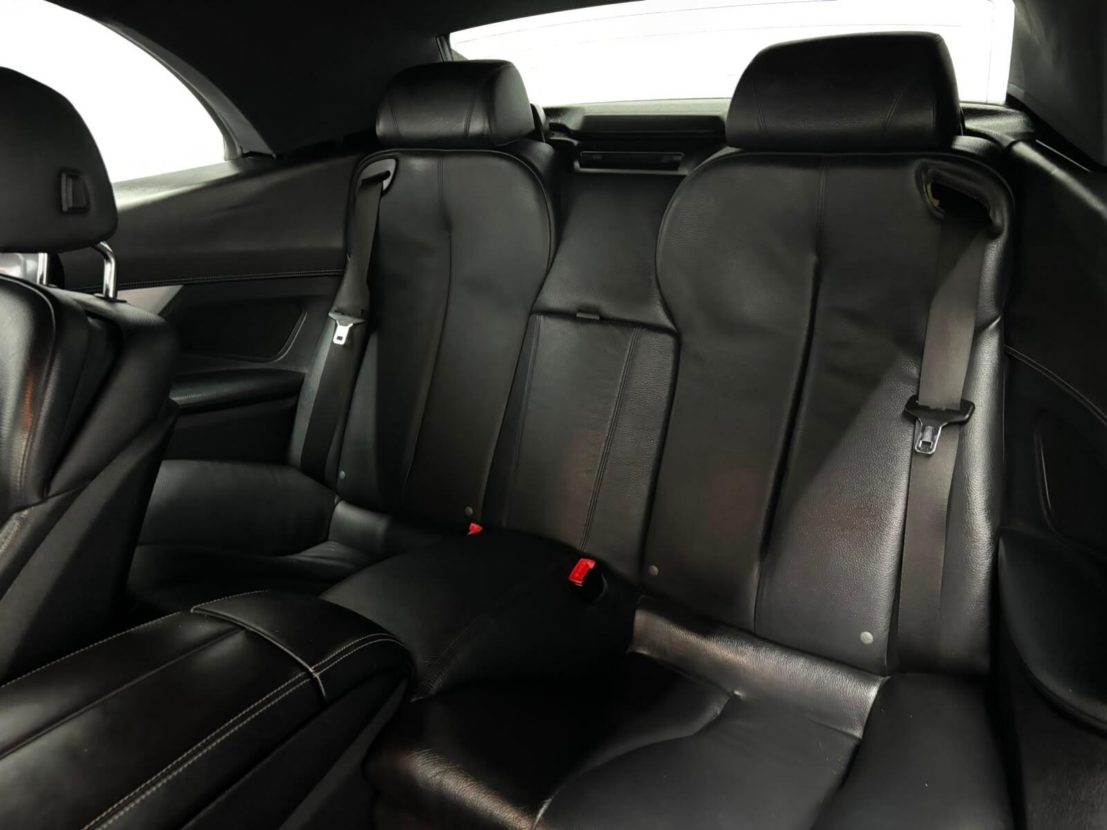 BMW 6 Series view 9
