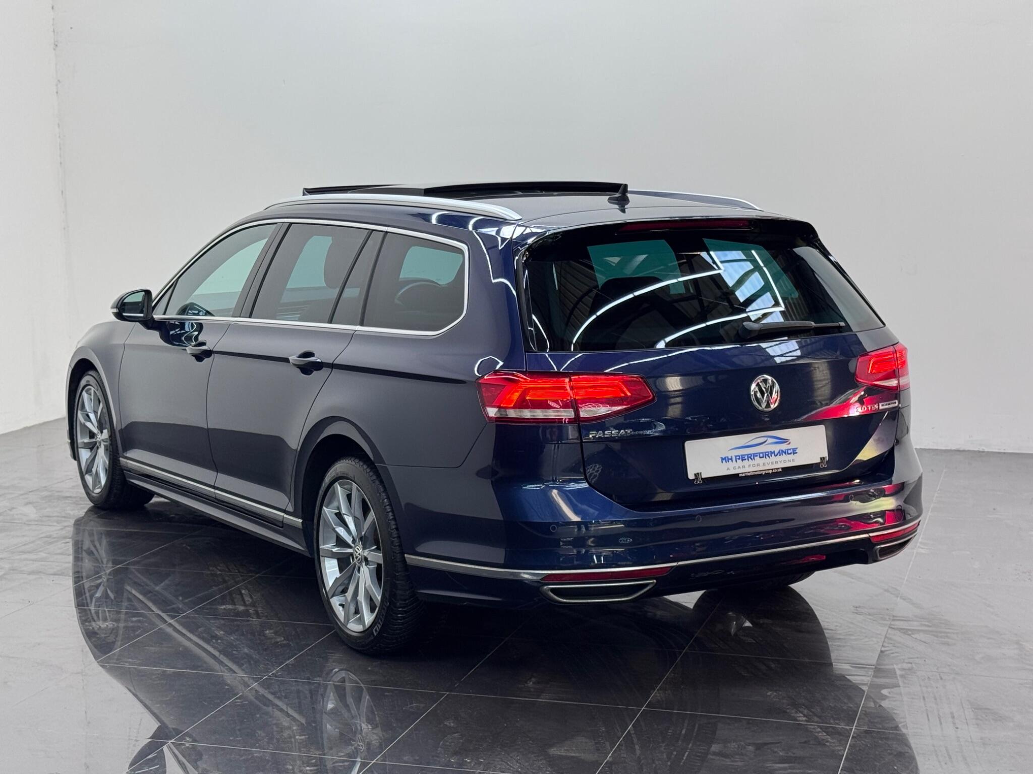 Volkswagen Passat view 6