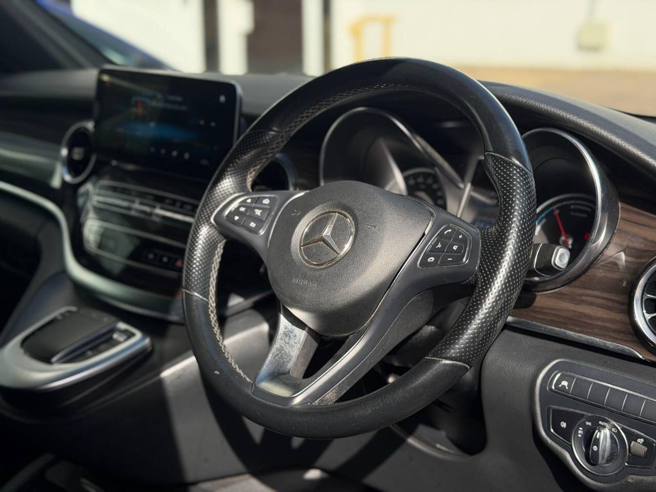 Mercedes-Benz EQV view 9