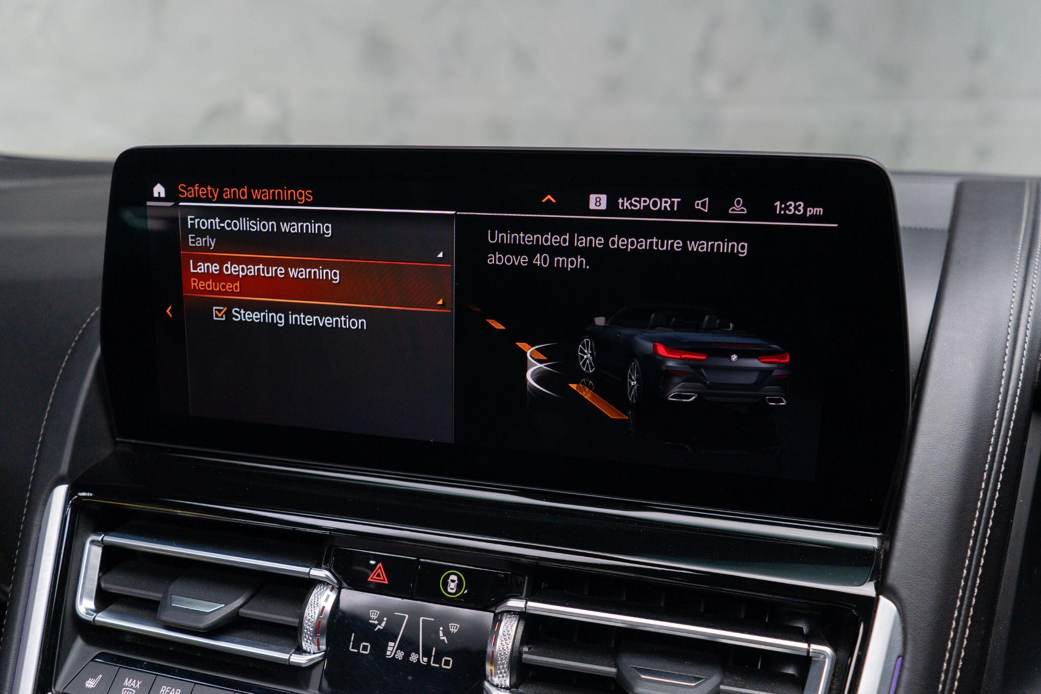 BMW 8 Series view 32
