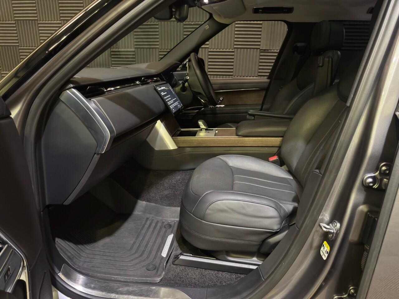 Land Rover Range Rover view 26