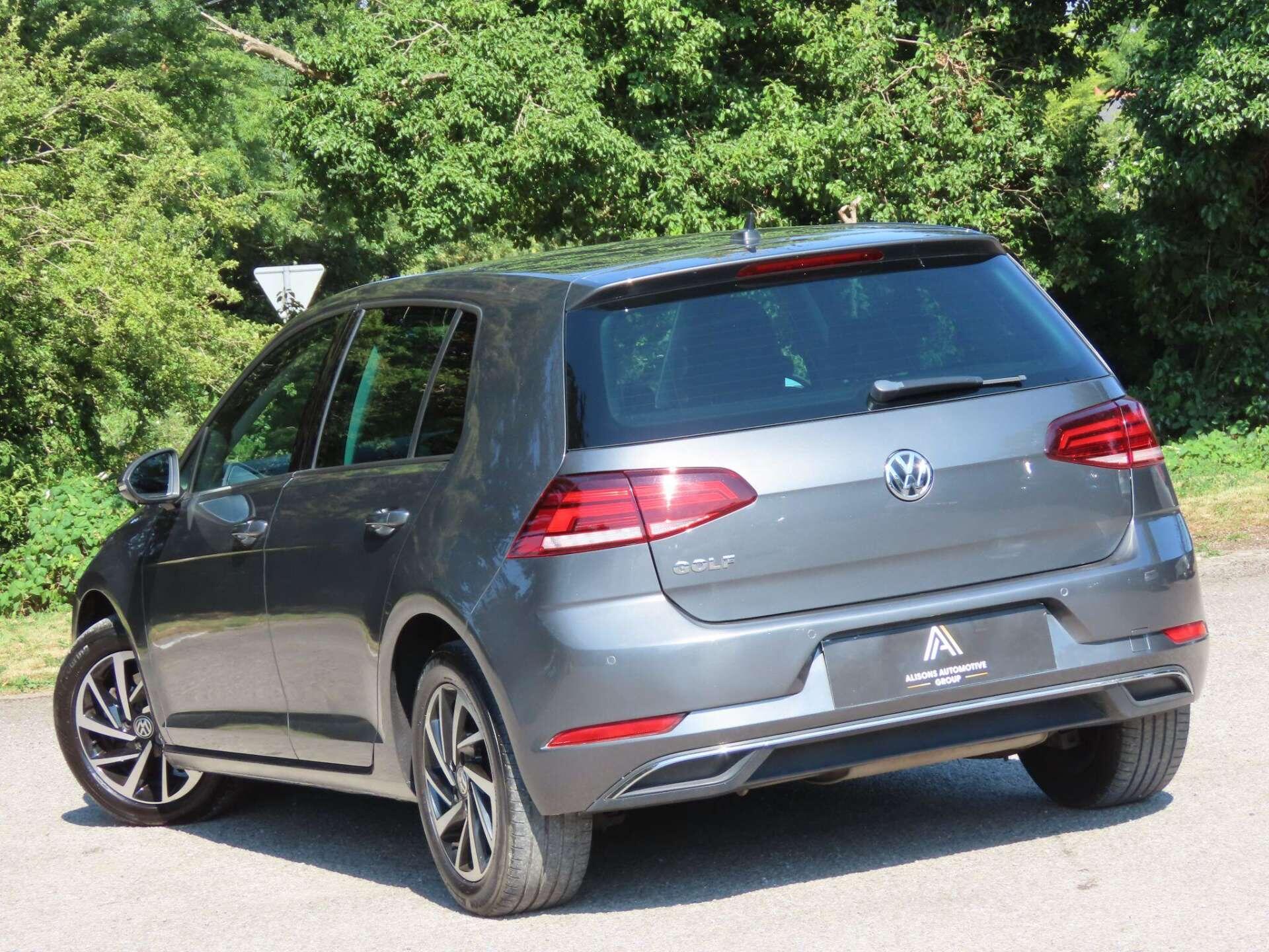 Volkswagen Golf view 6