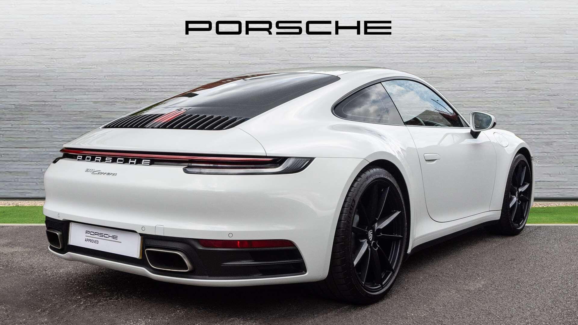 Porsche 911 view 3