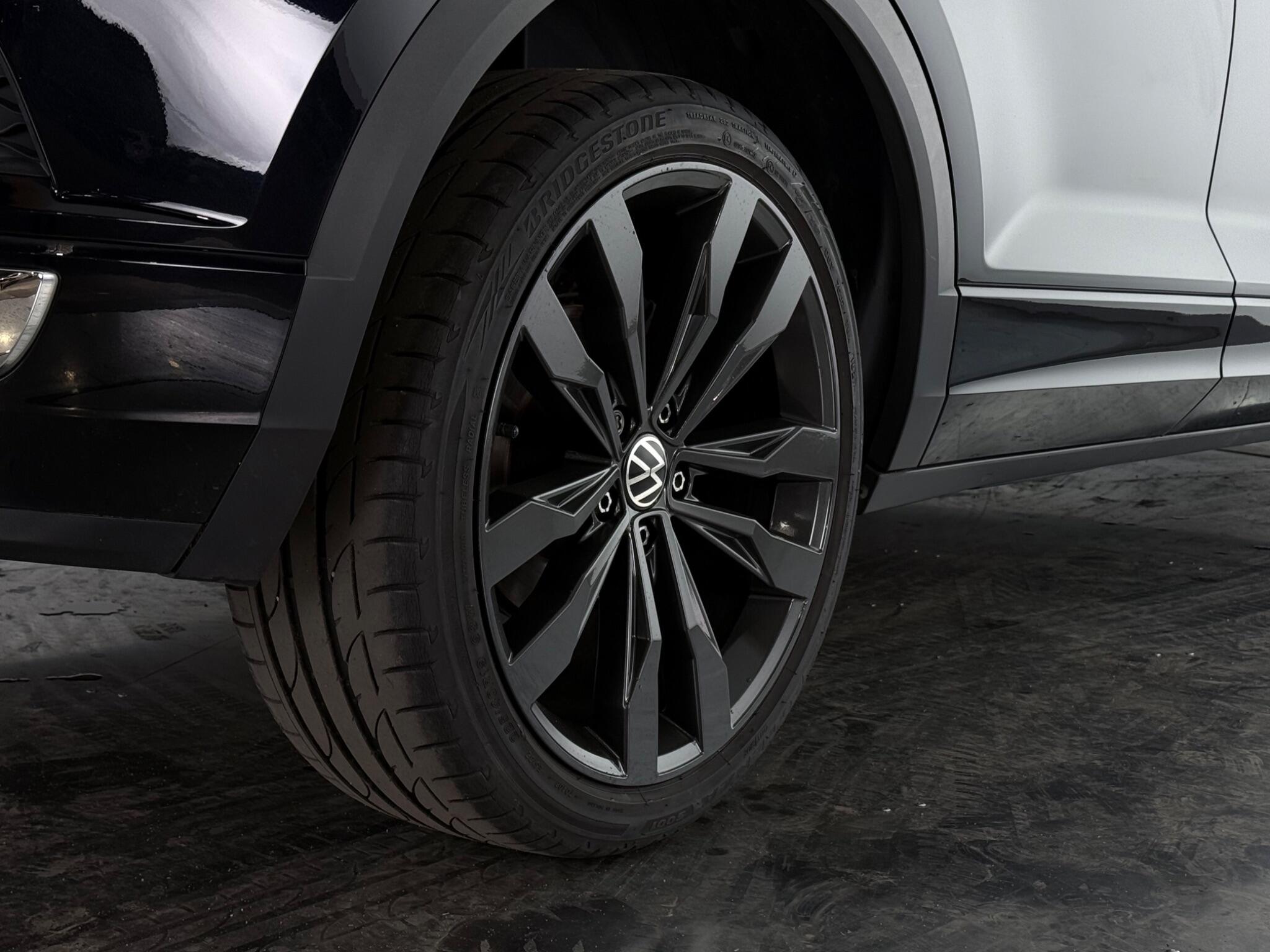 Volkswagen T-Roc view 8