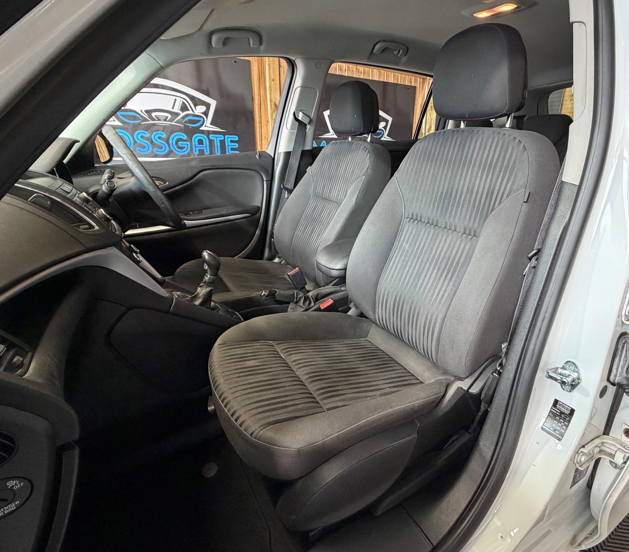 Vauxhall Zafira Tourer view 37