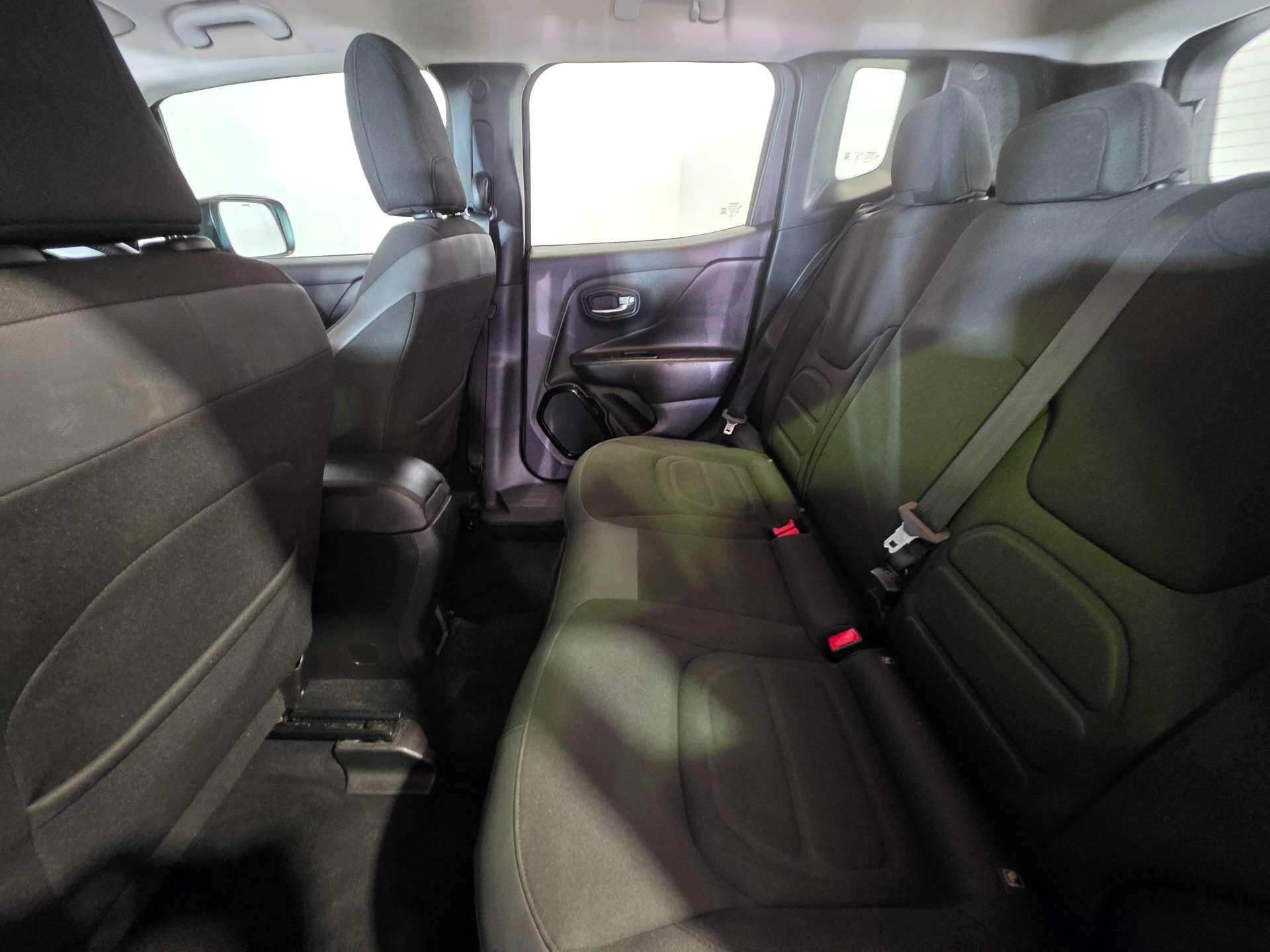 Jeep Renegade view 42