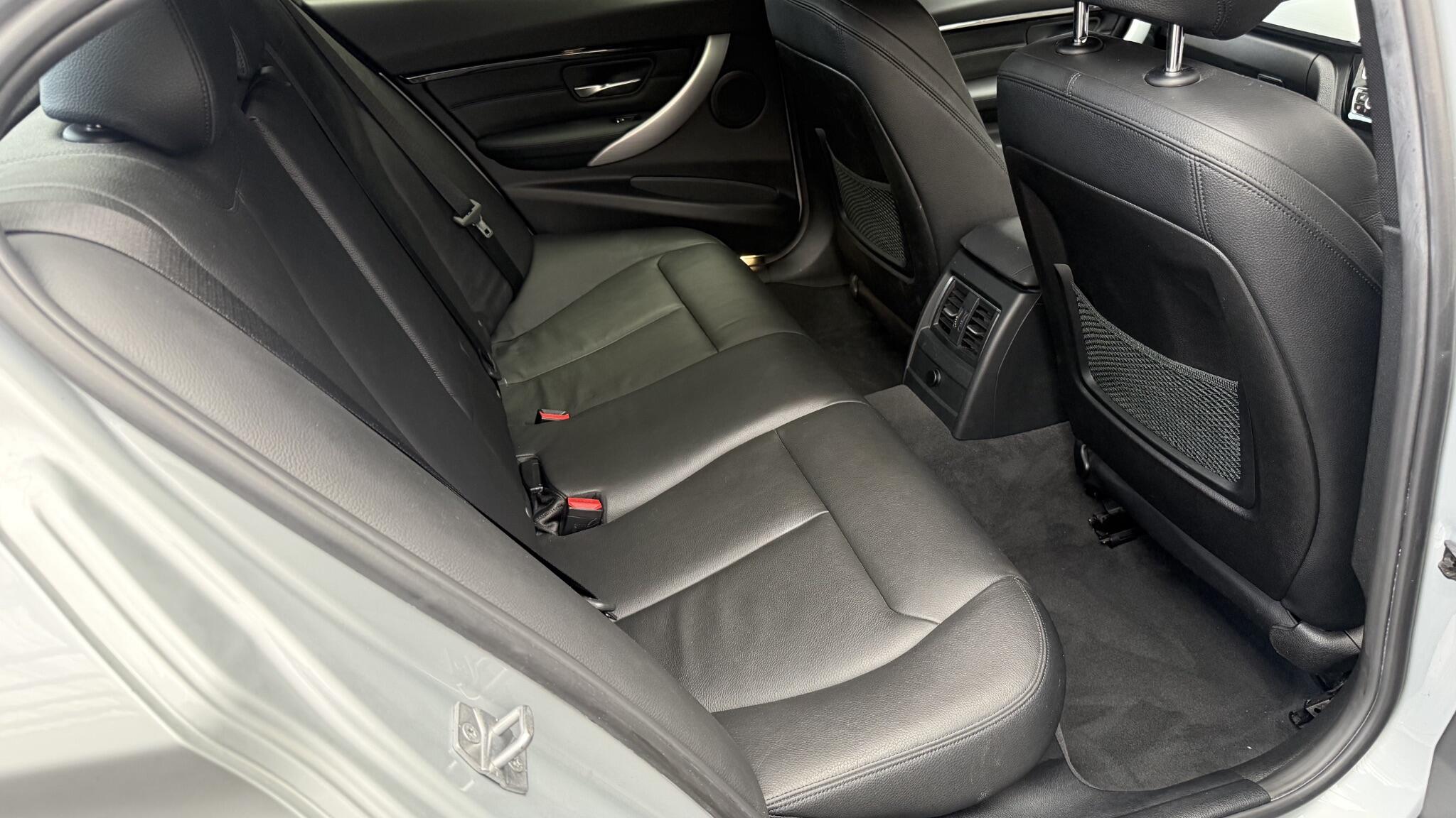 BMW 3 Series view 23