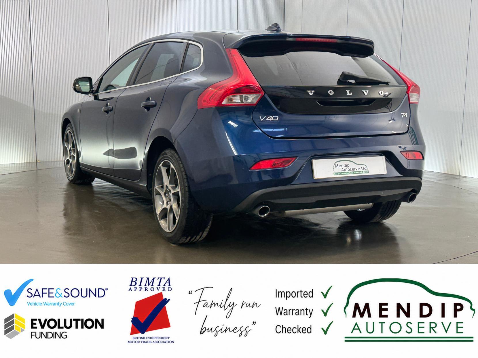 Volvo V40 view 18