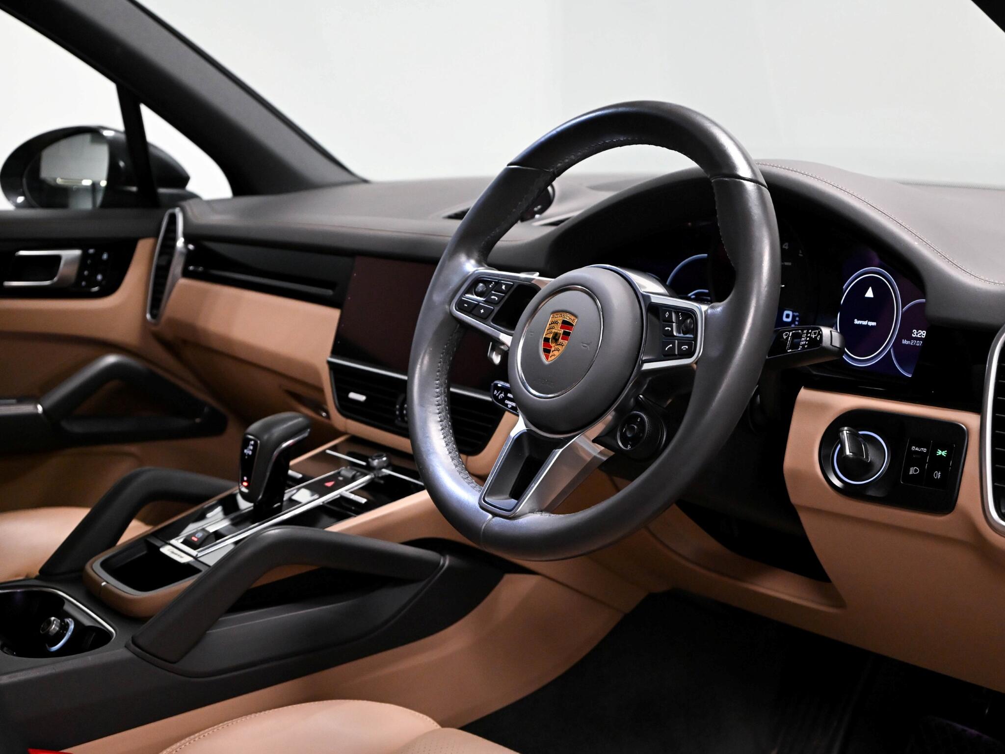 Porsche Cayenne view 9