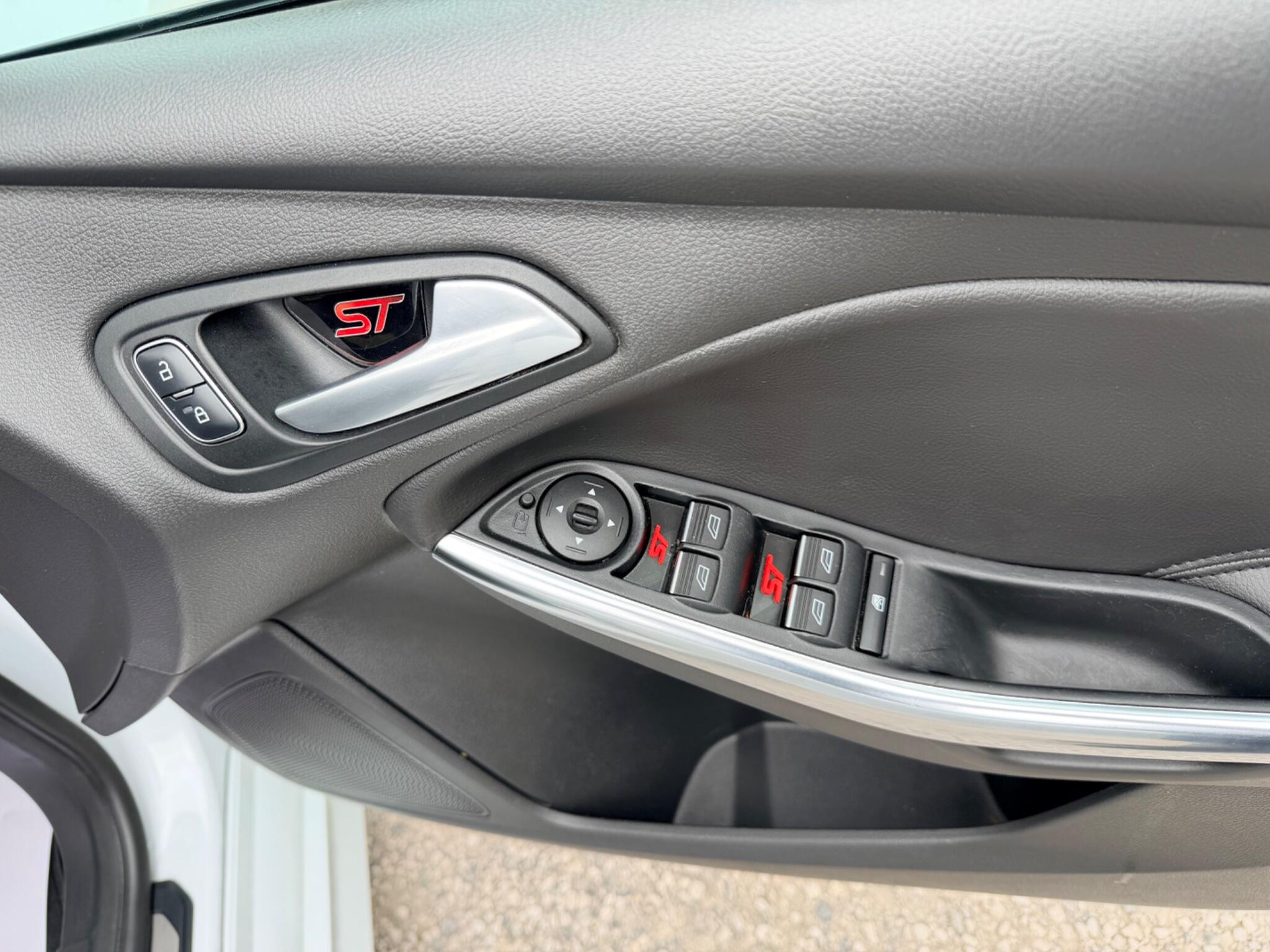 Ford Focus view 29
