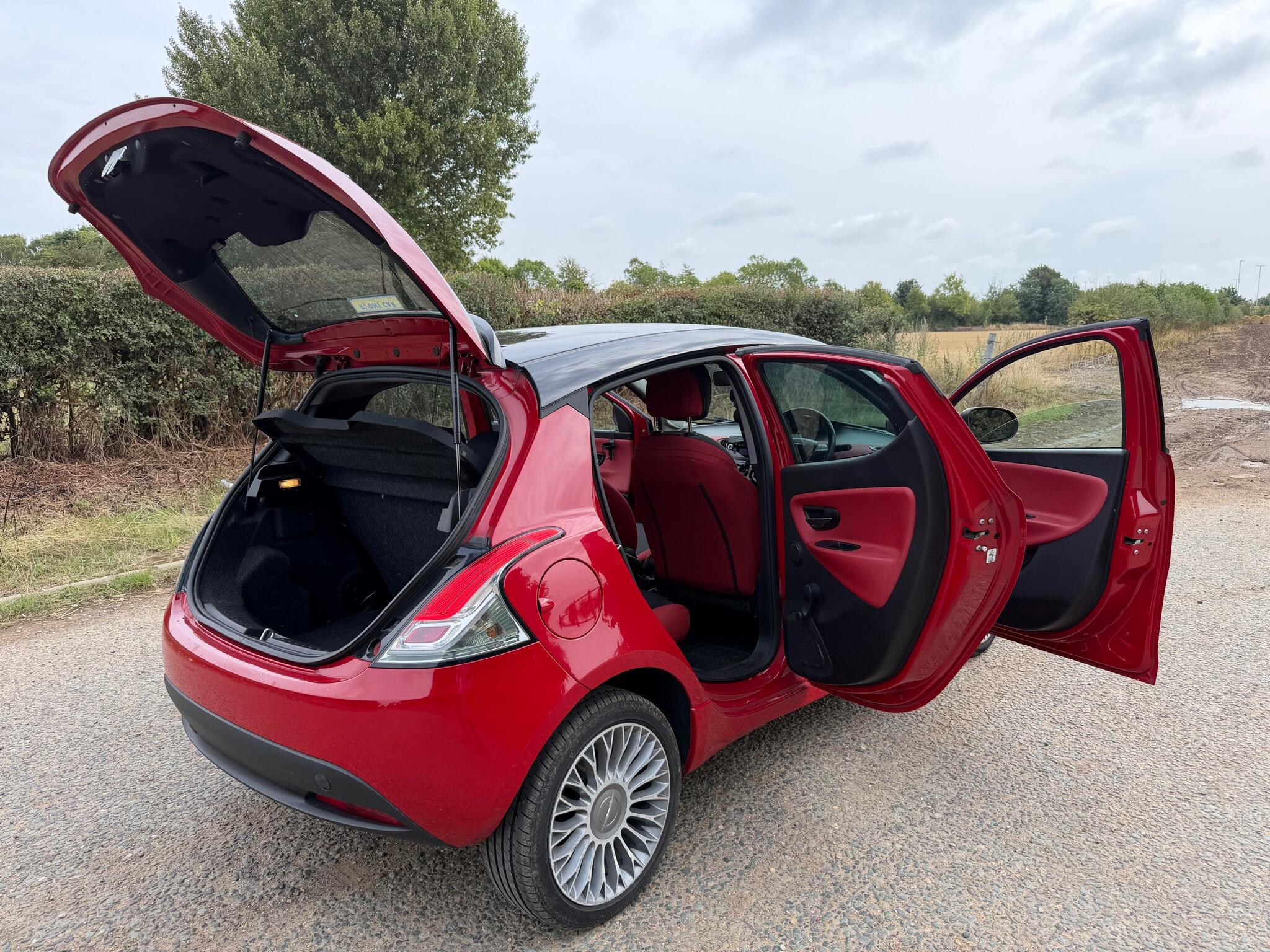 Chrysler Ypsilon view 25