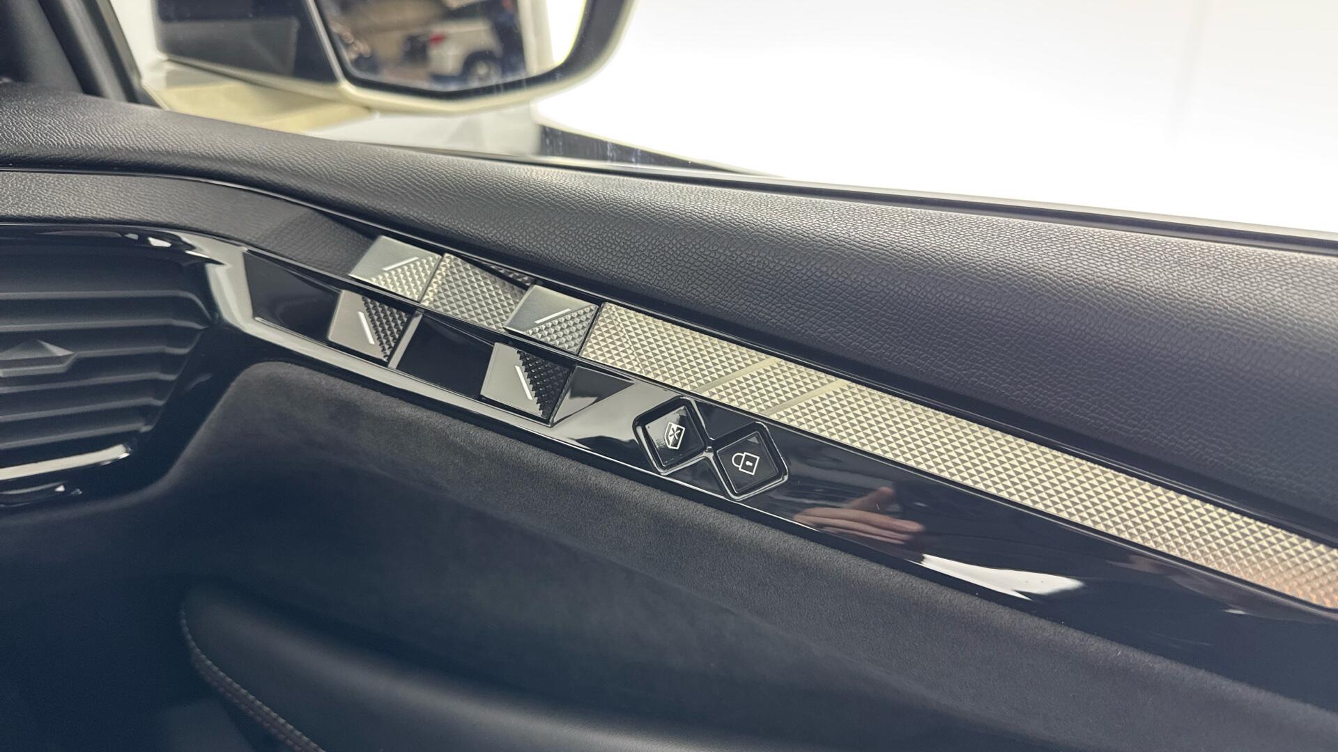 DS Automobiles DS 4 view 45