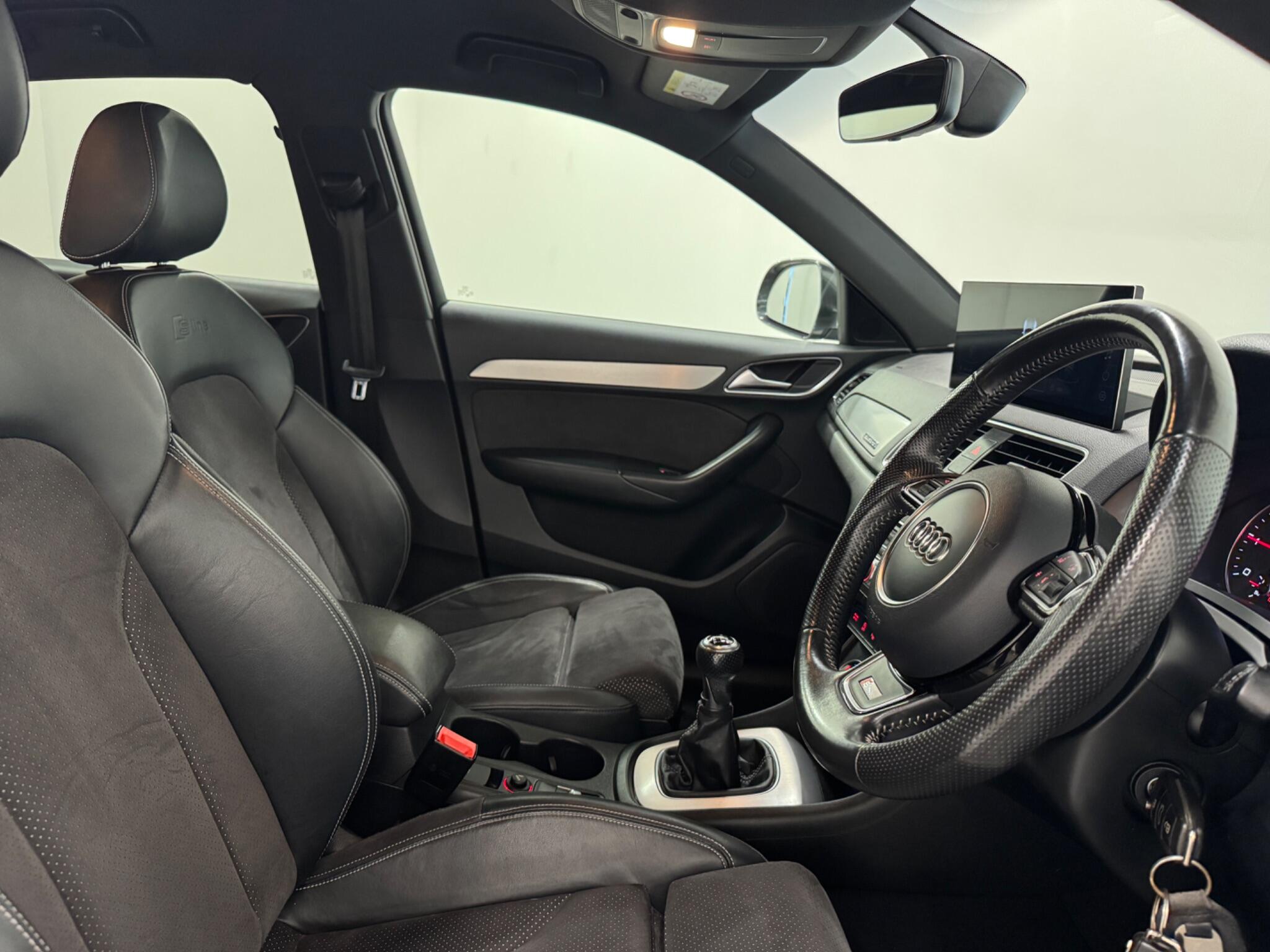 Audi Q3 view 10