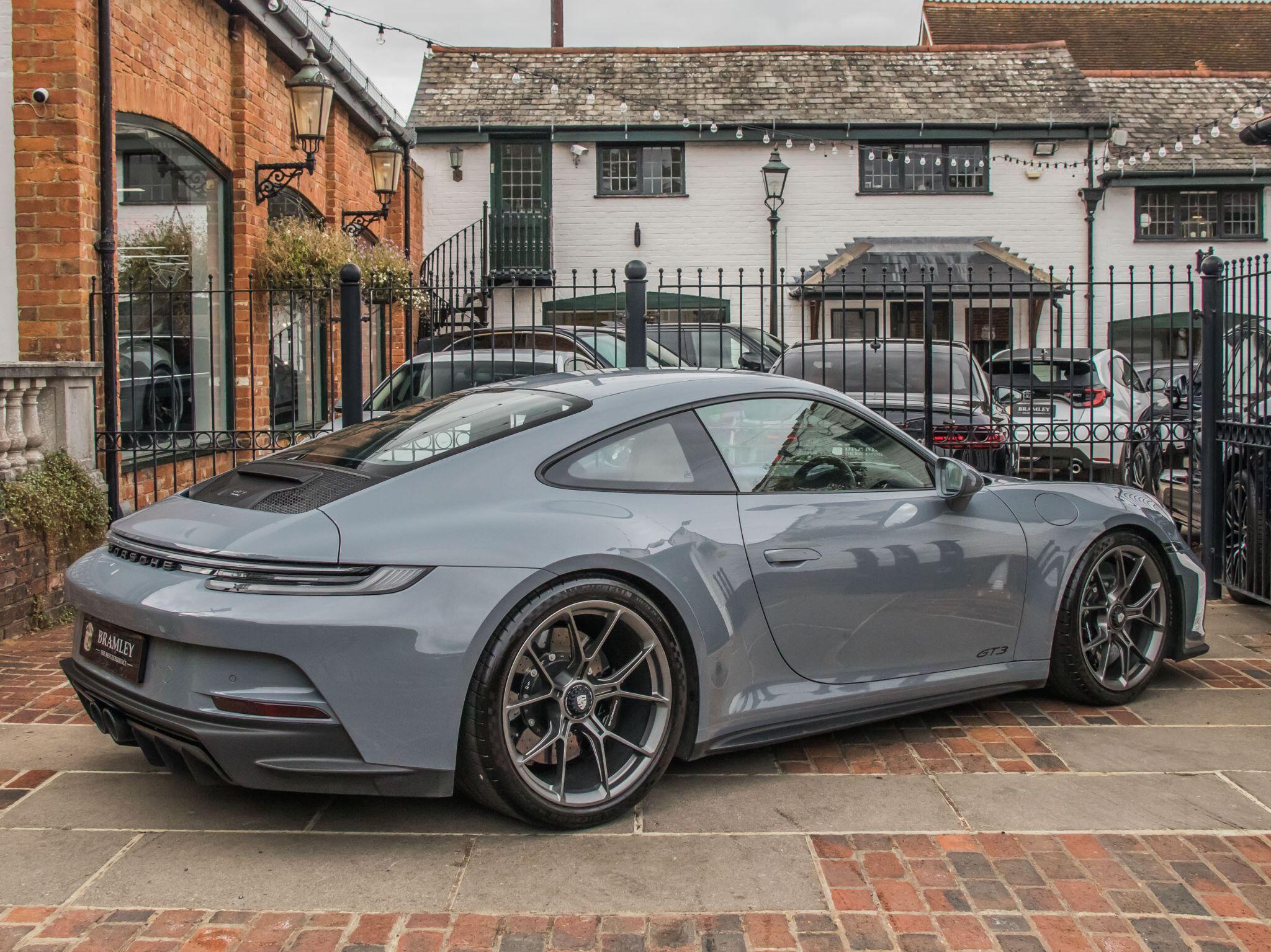 Porsche 911 view 10